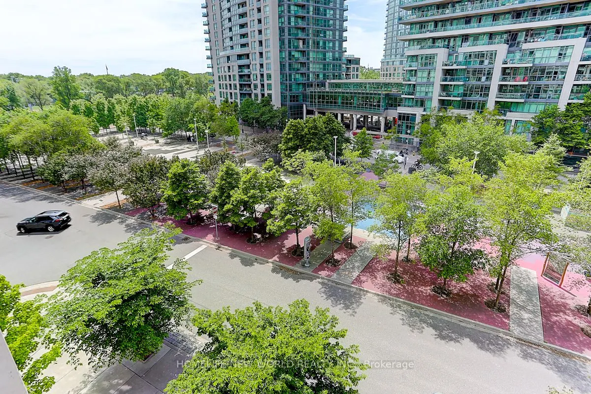 35 Bastion Street, #711