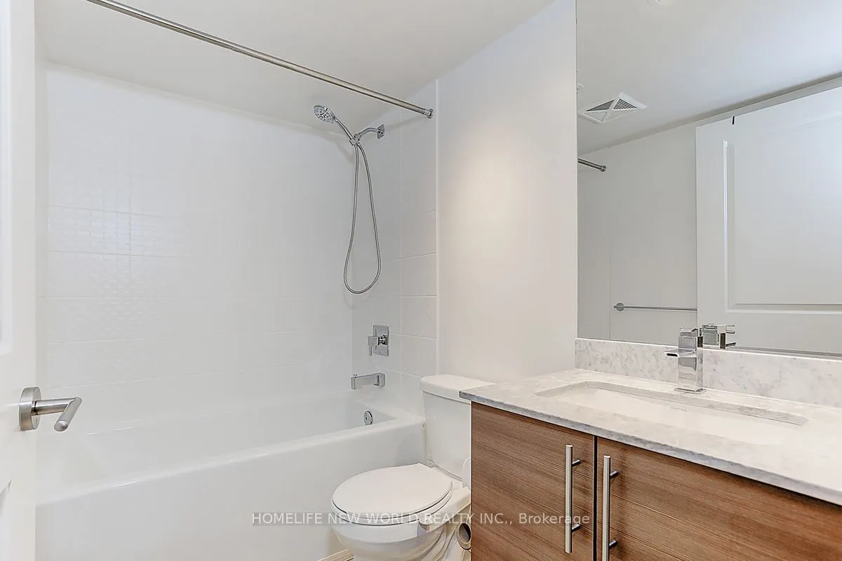 35 Bastion Street, #711