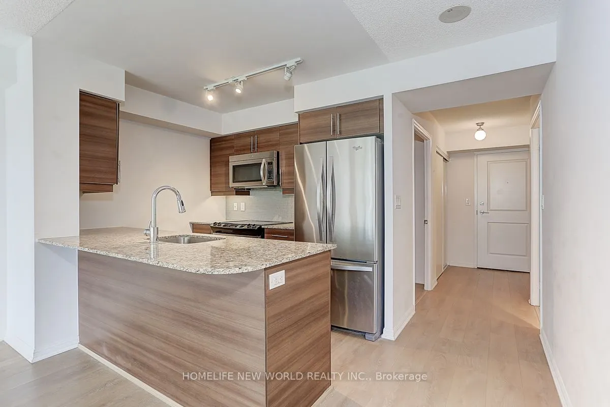 35 Bastion Street, #711