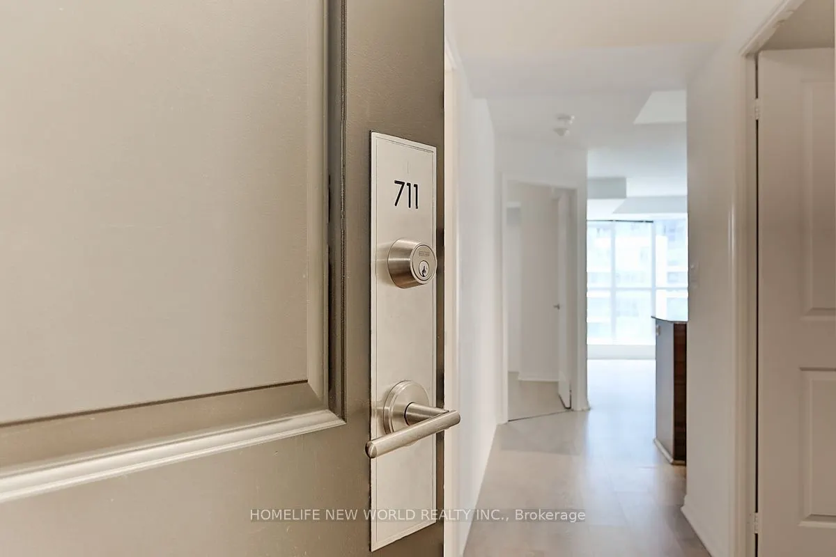 35 Bastion Street, #711
