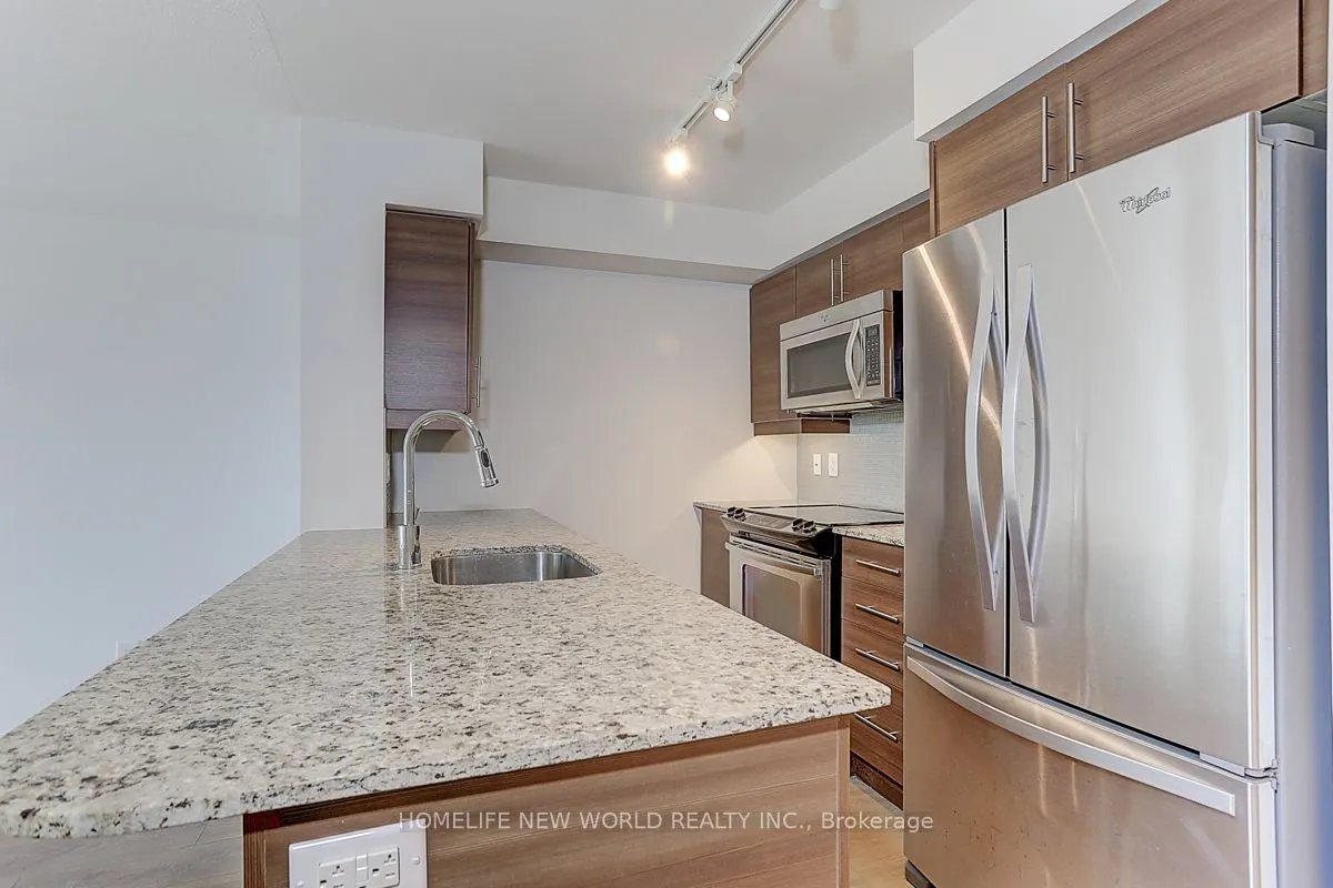 35 Bastion Street, #711