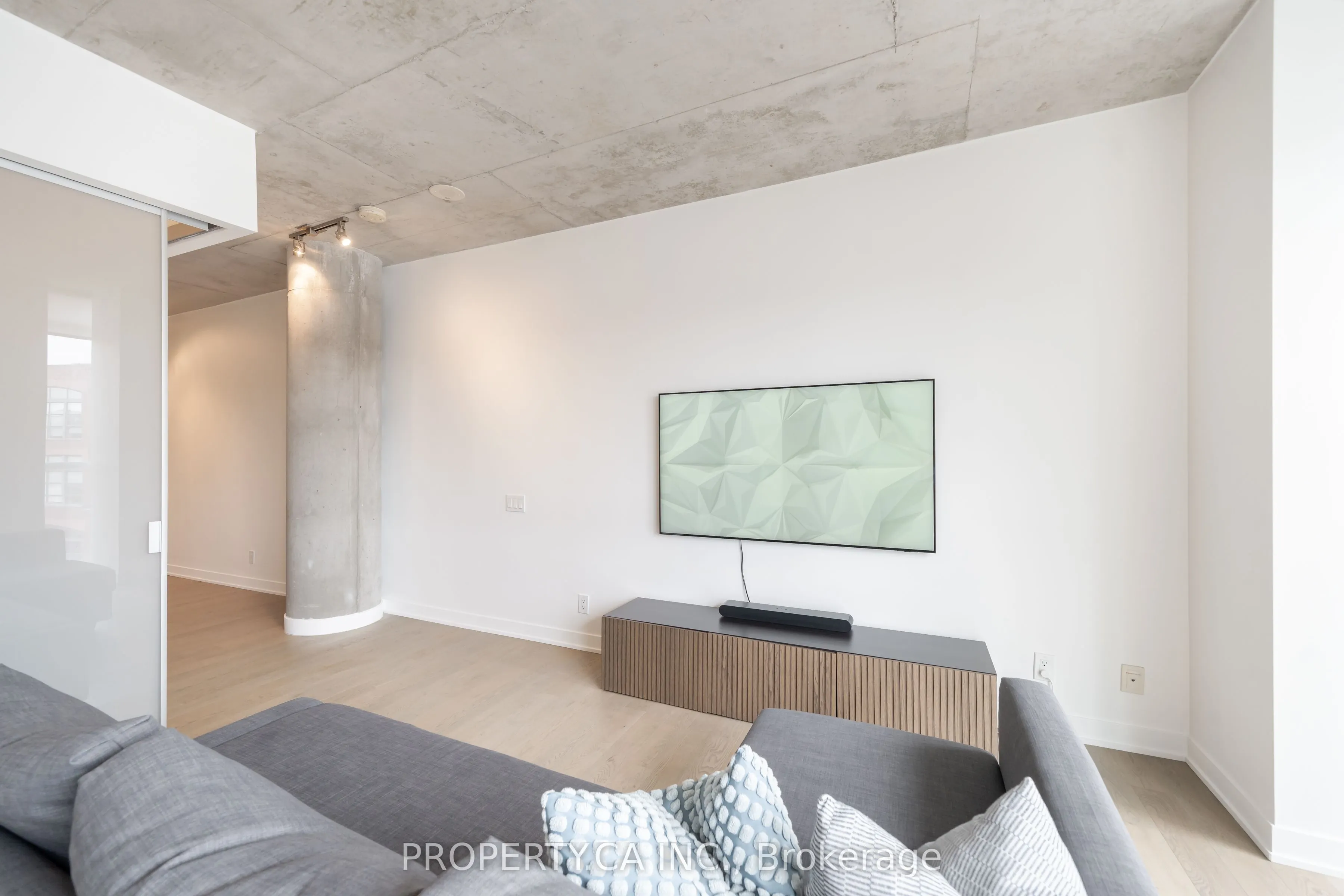 318 King Street E, #408