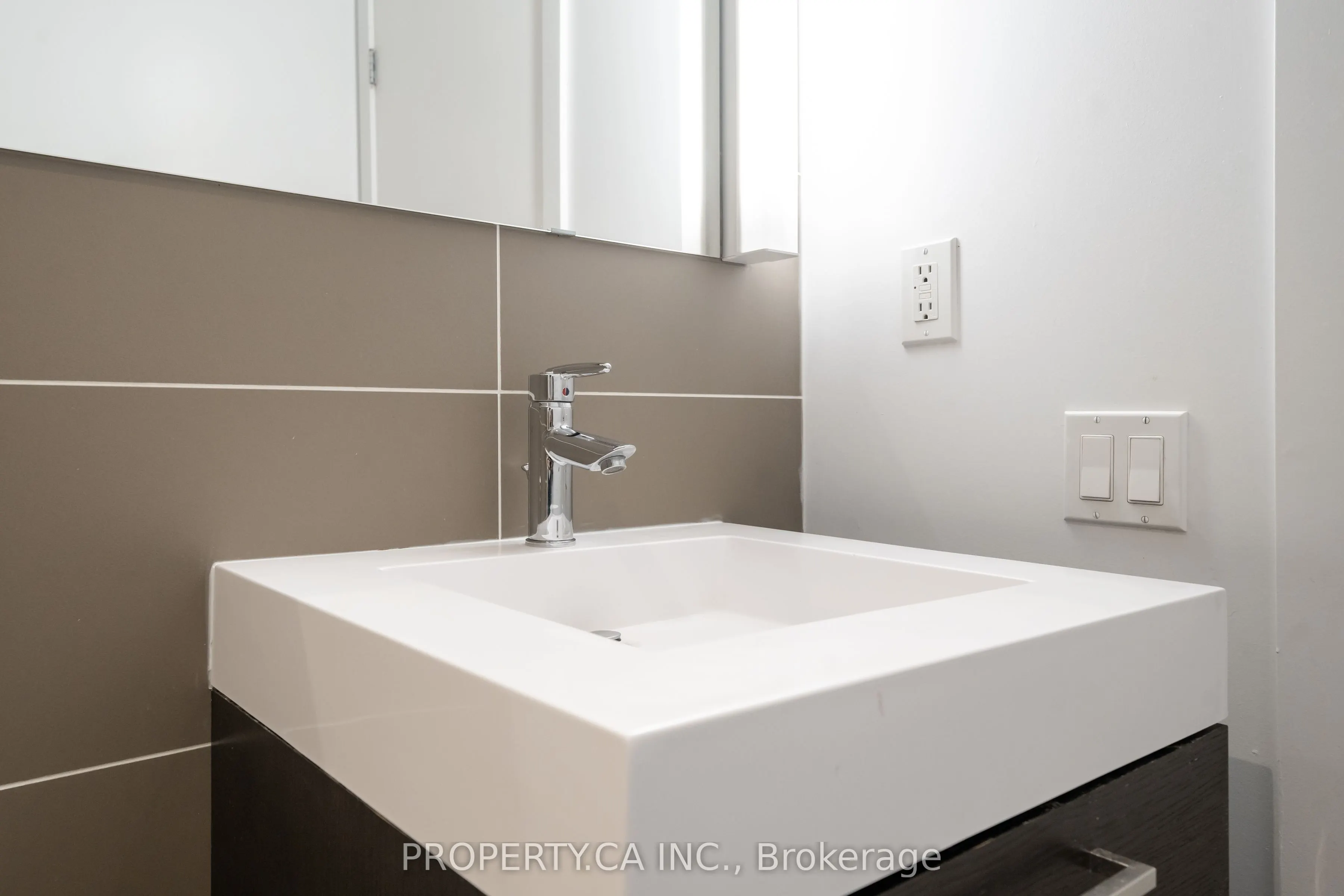 318 King Street E, #408