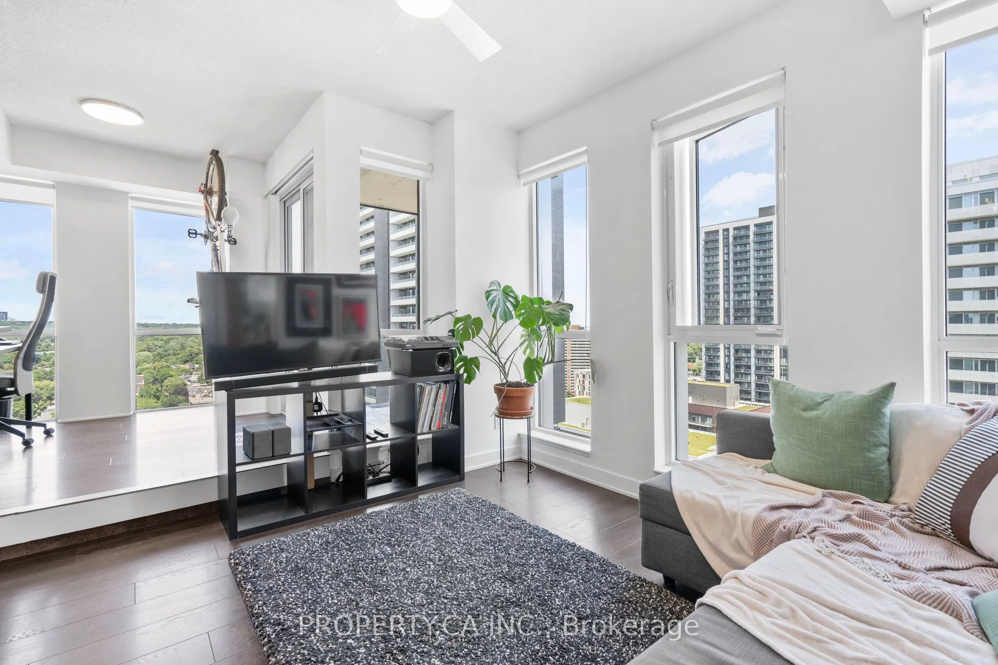 170 Sumach Street, #2212