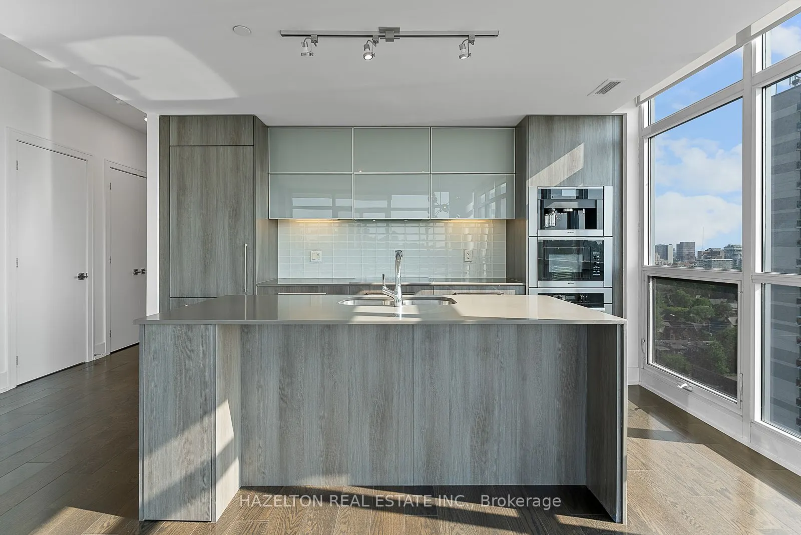 170 Avenue Road, #1605