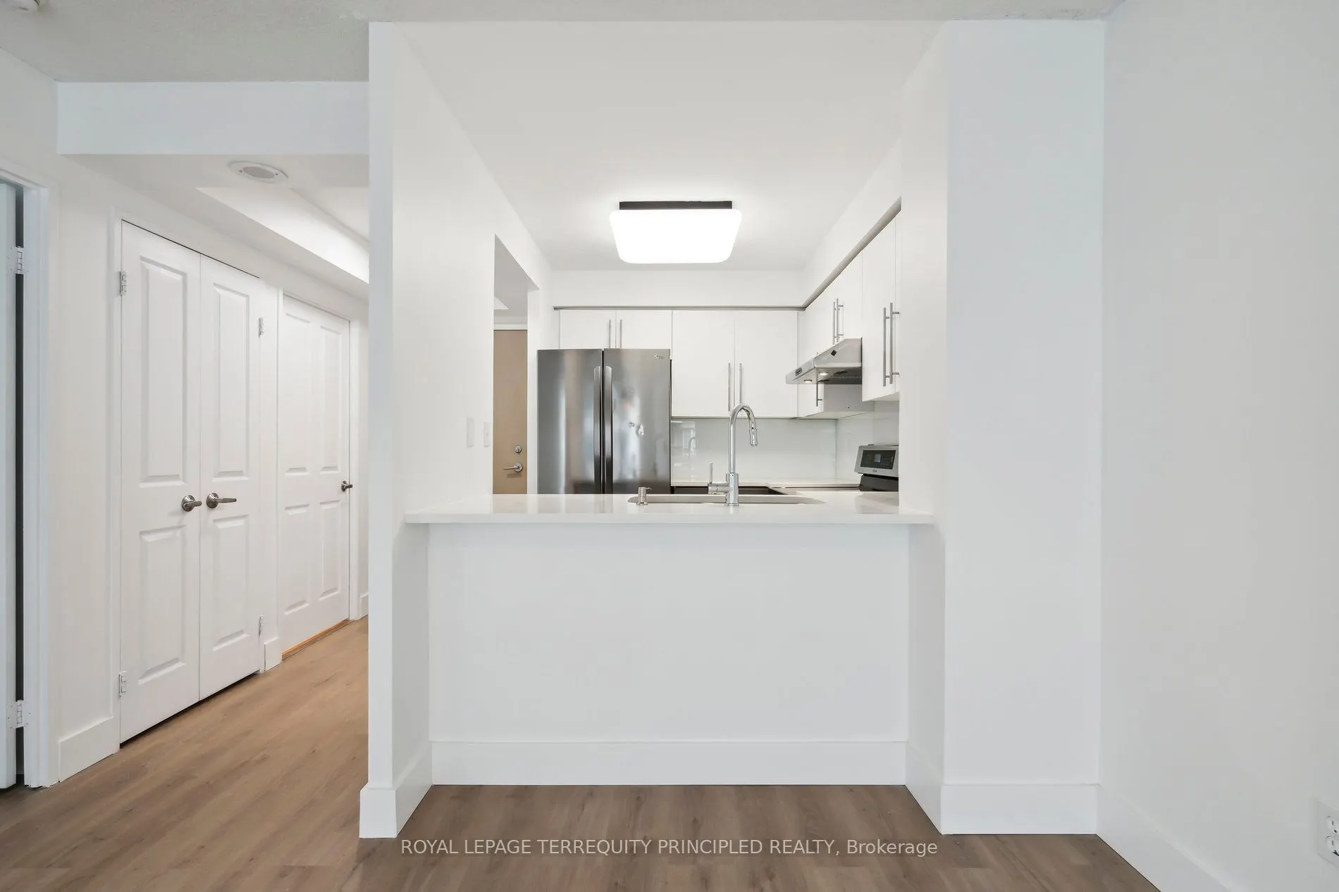 942 Yonge Street, #418