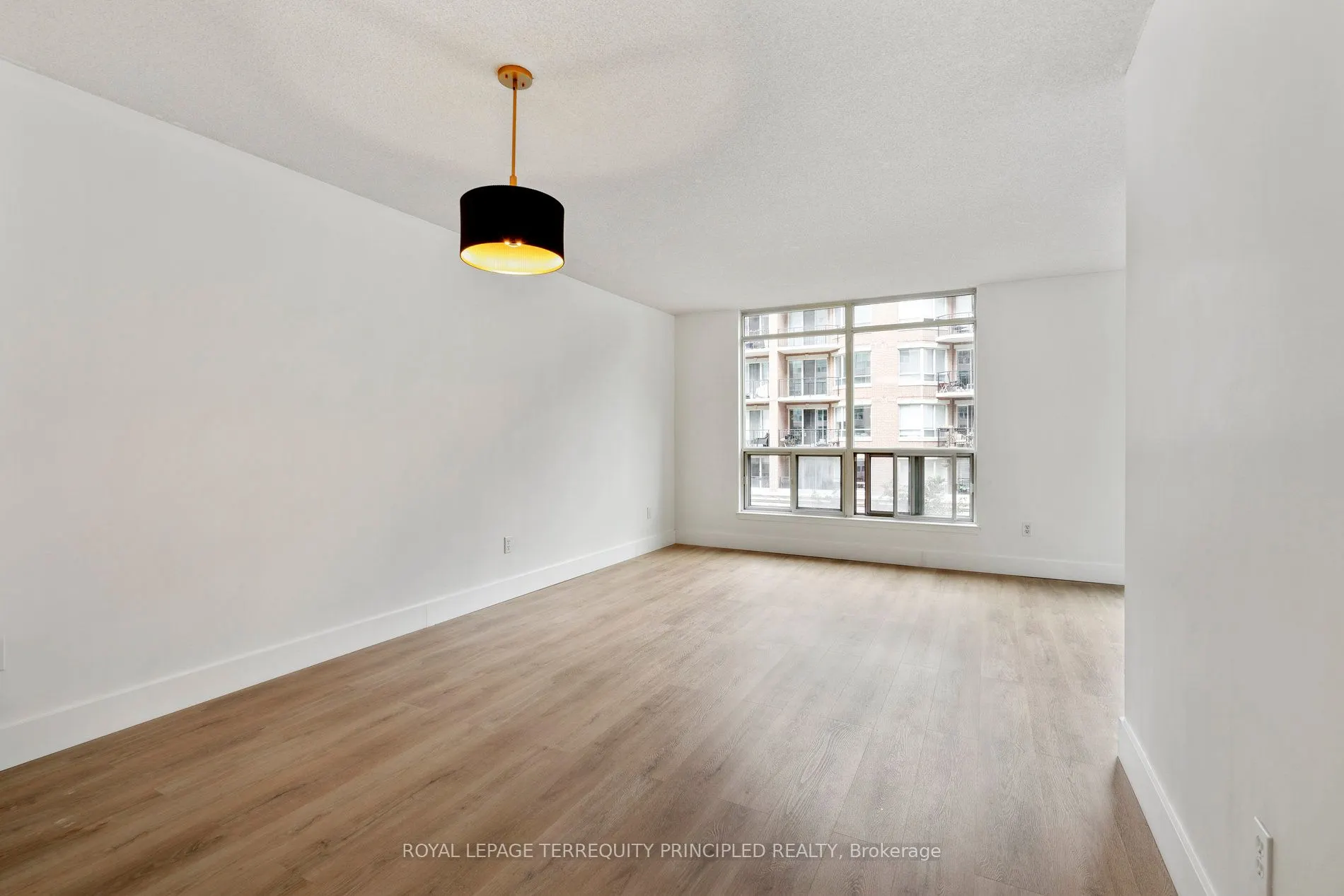 942 Yonge Street, #418