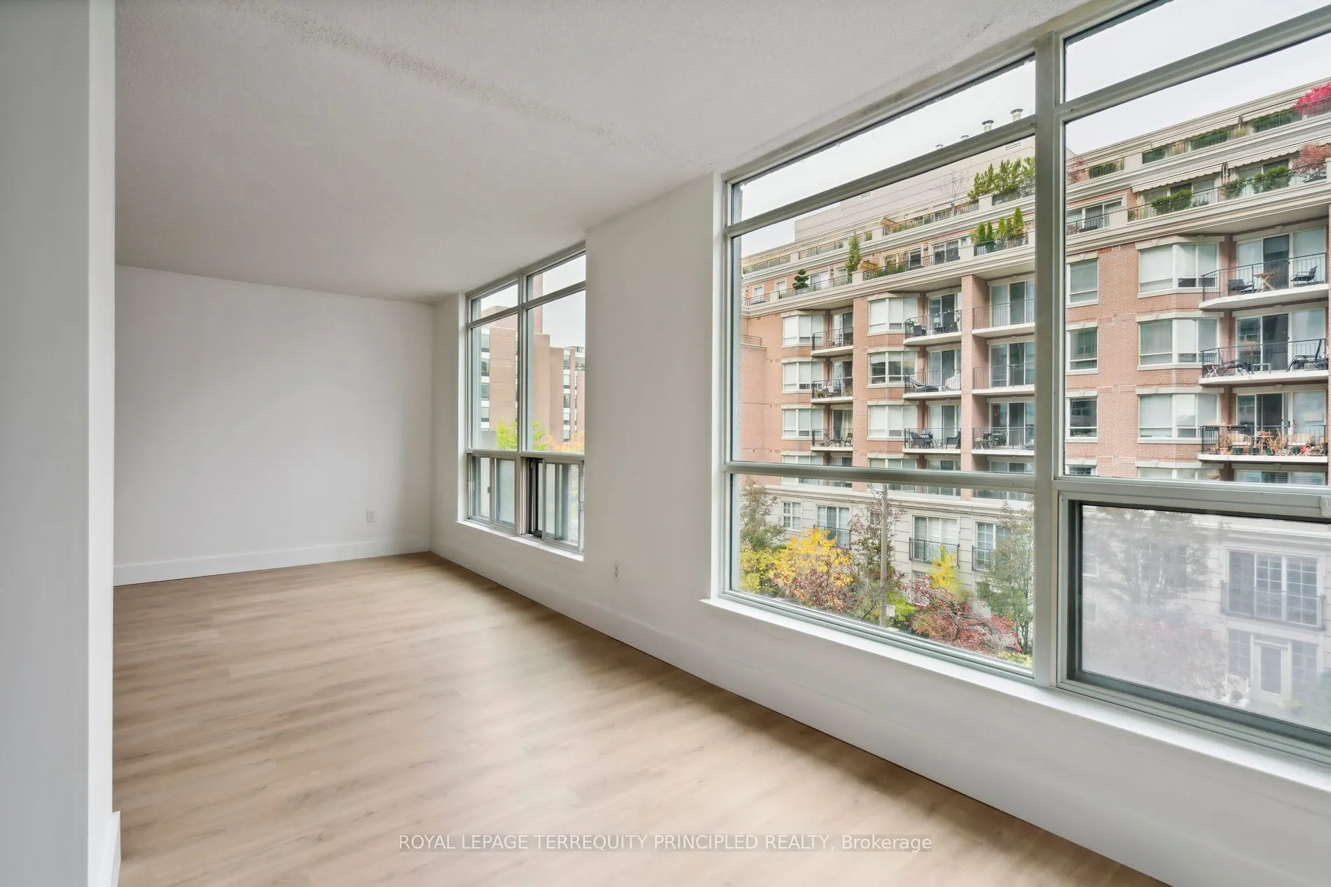 942 Yonge Street, #418