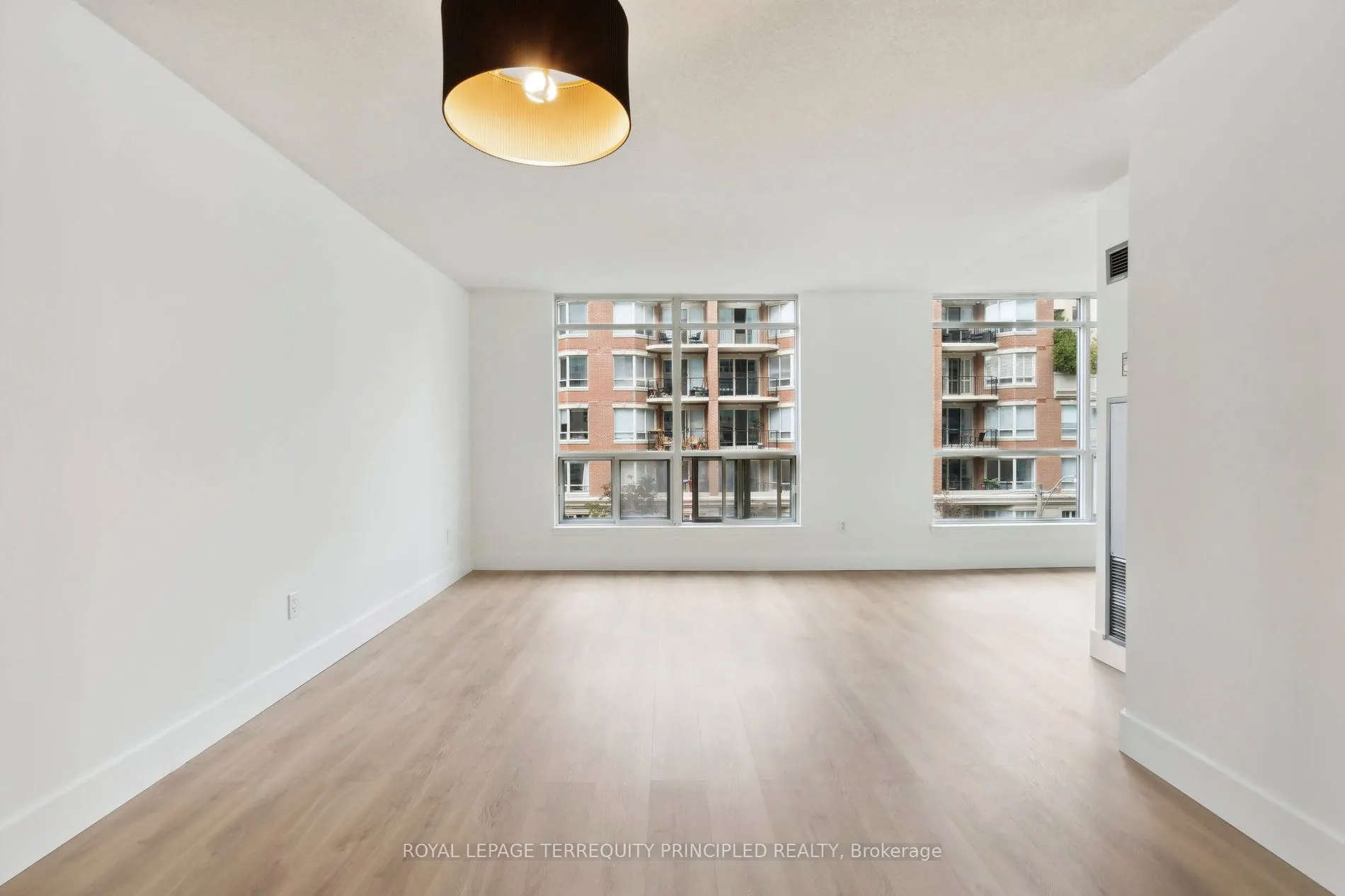 942 Yonge Street, #418