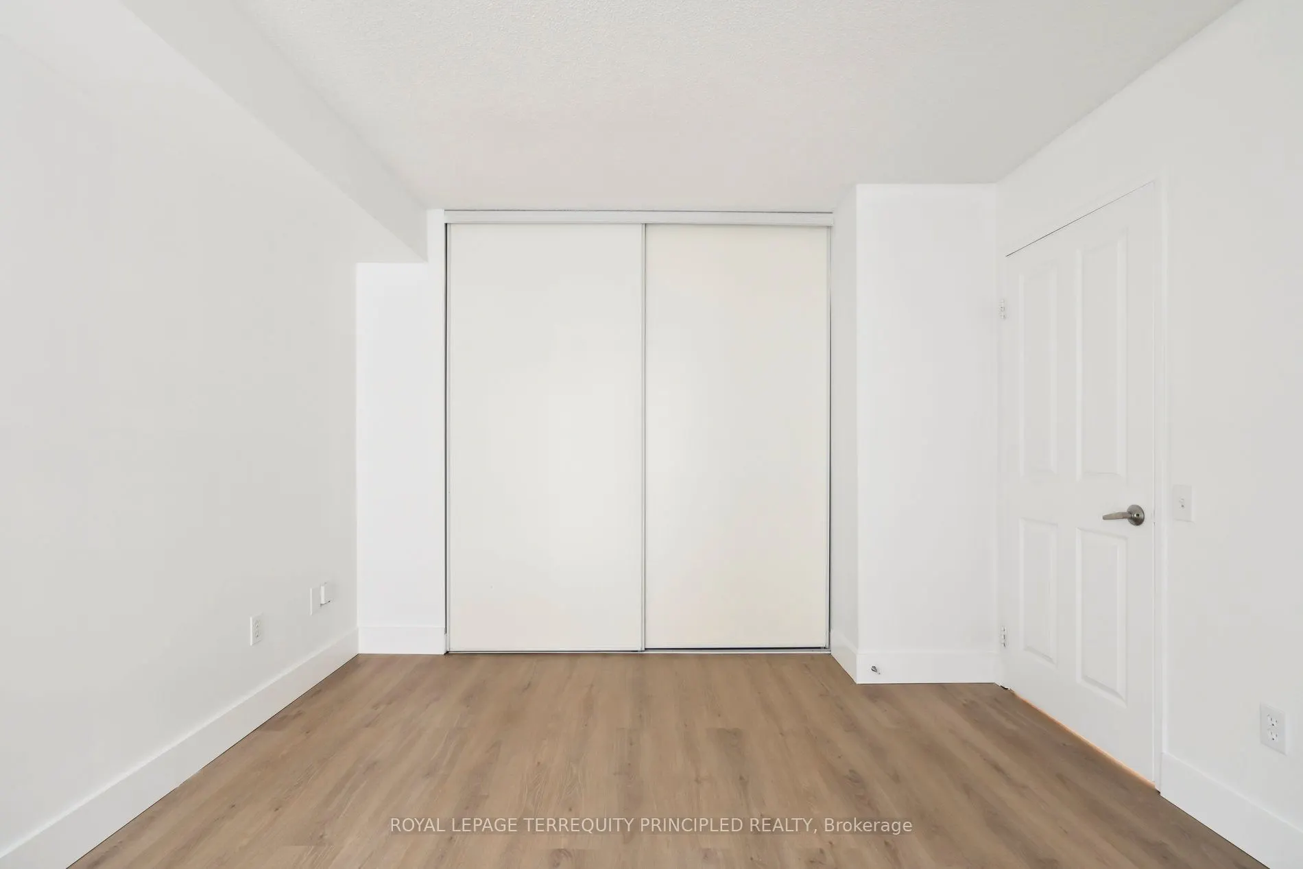 942 Yonge Street, #418