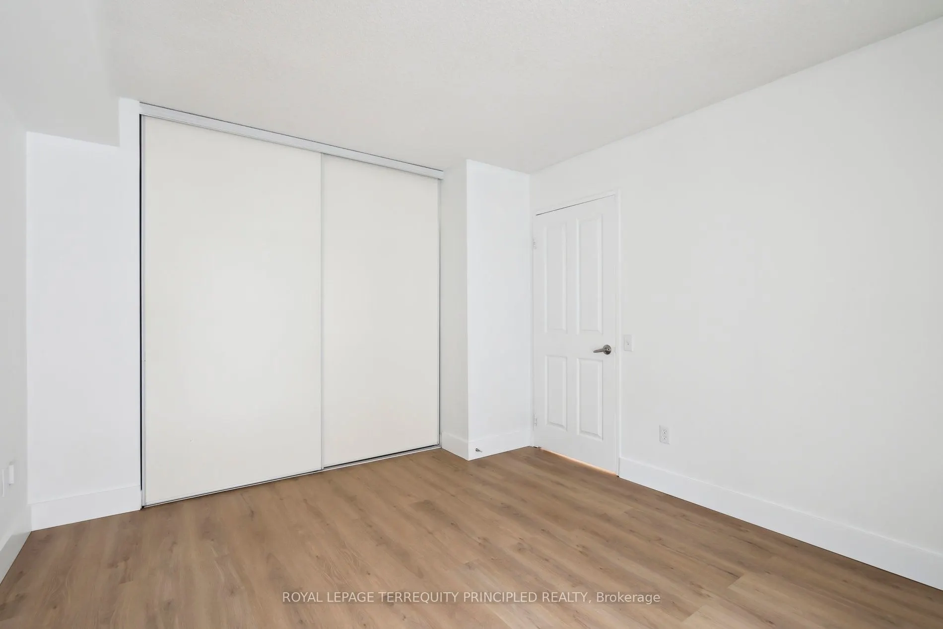 942 Yonge Street, #418