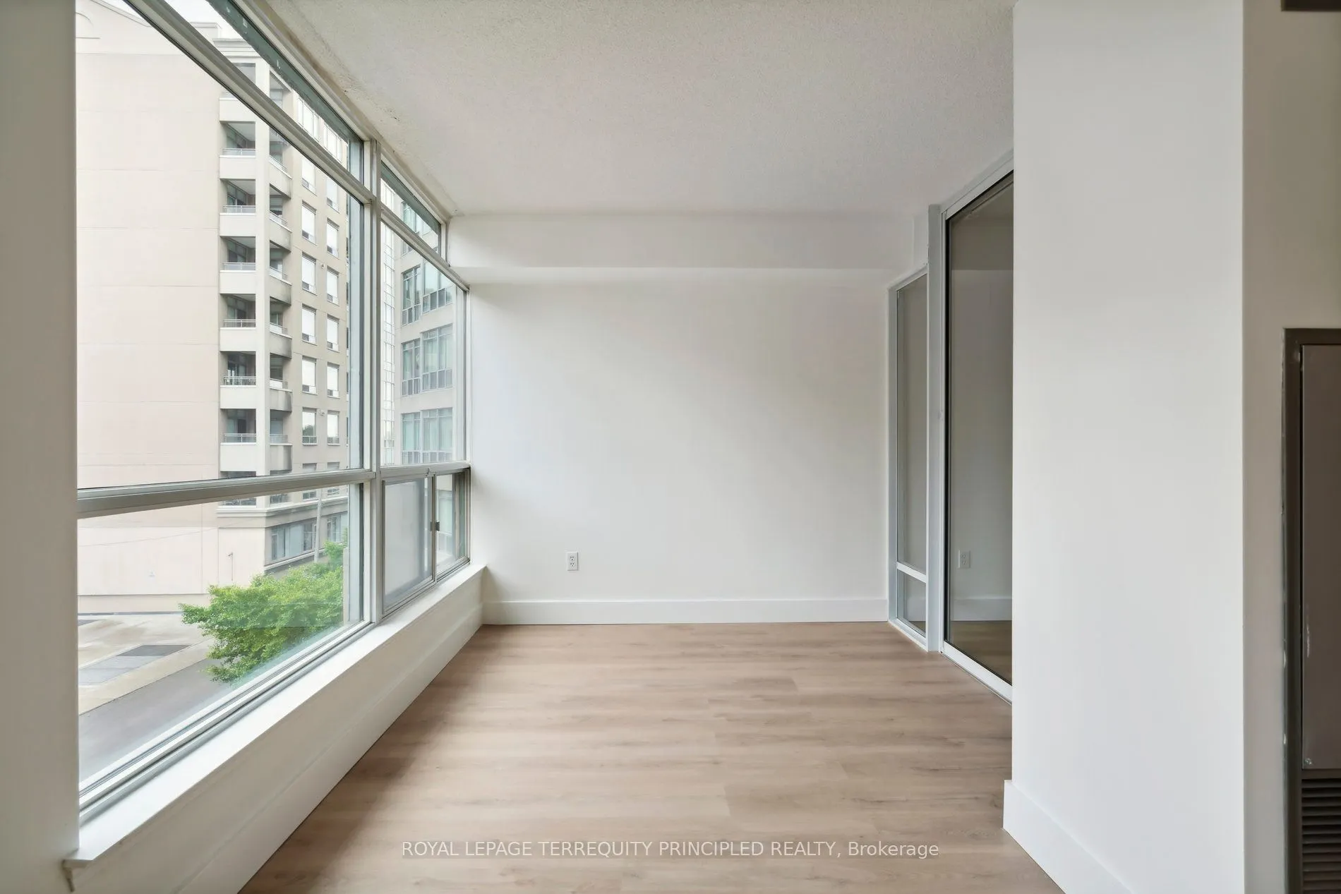 942 Yonge Street, #418