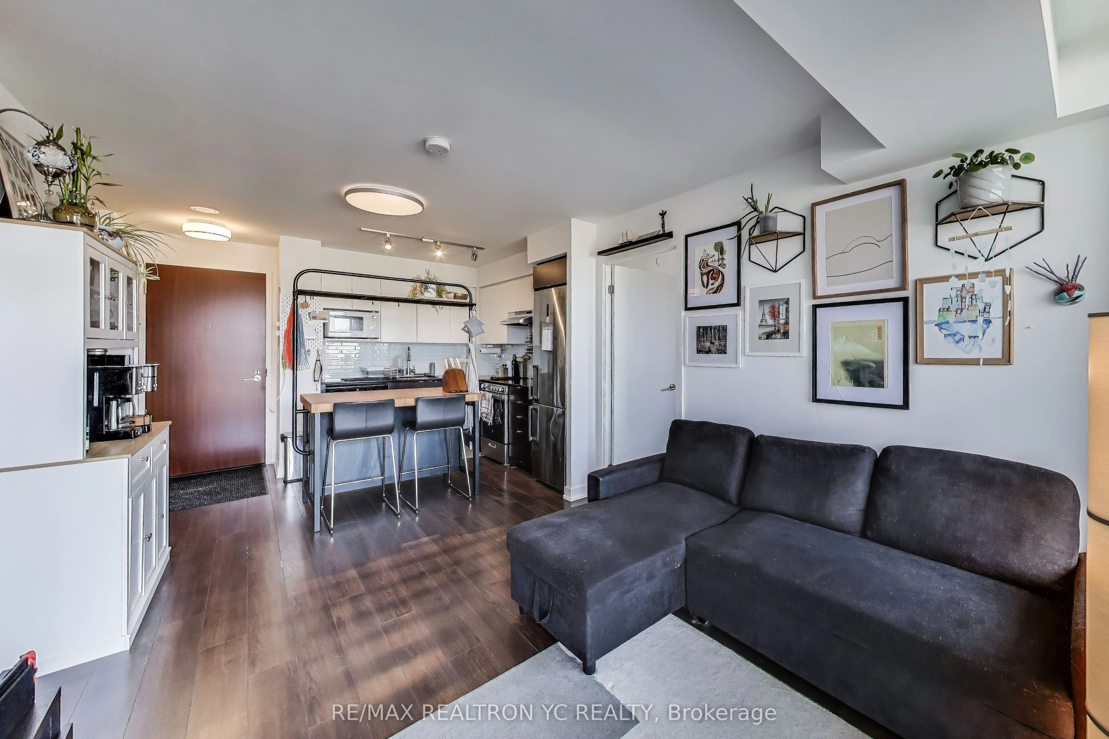 120 Varna Drive, #520