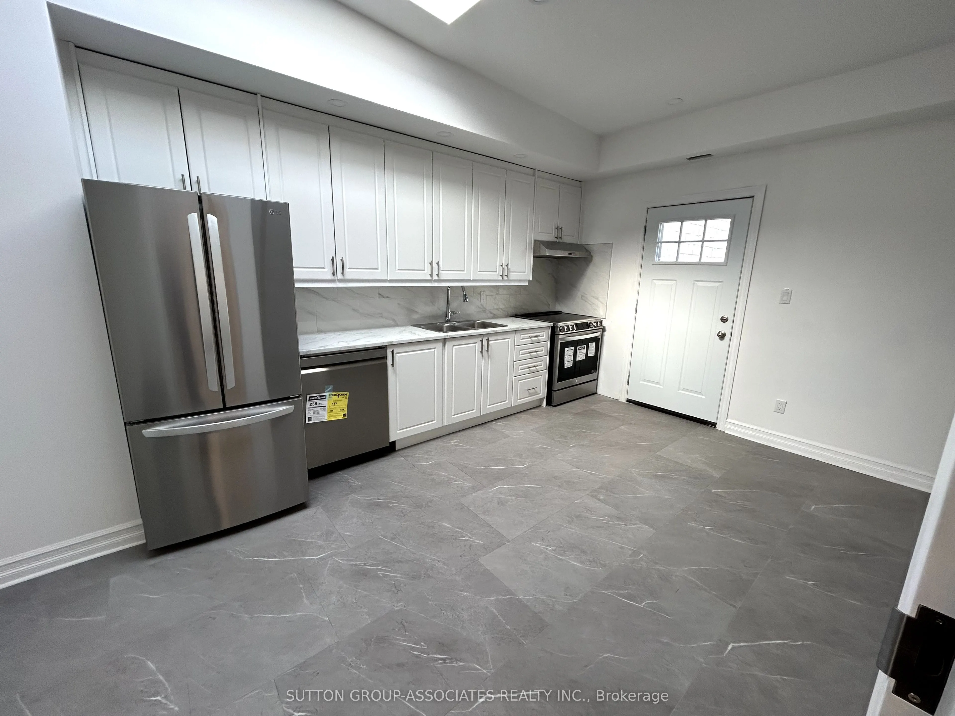 792 College Street, #3rd