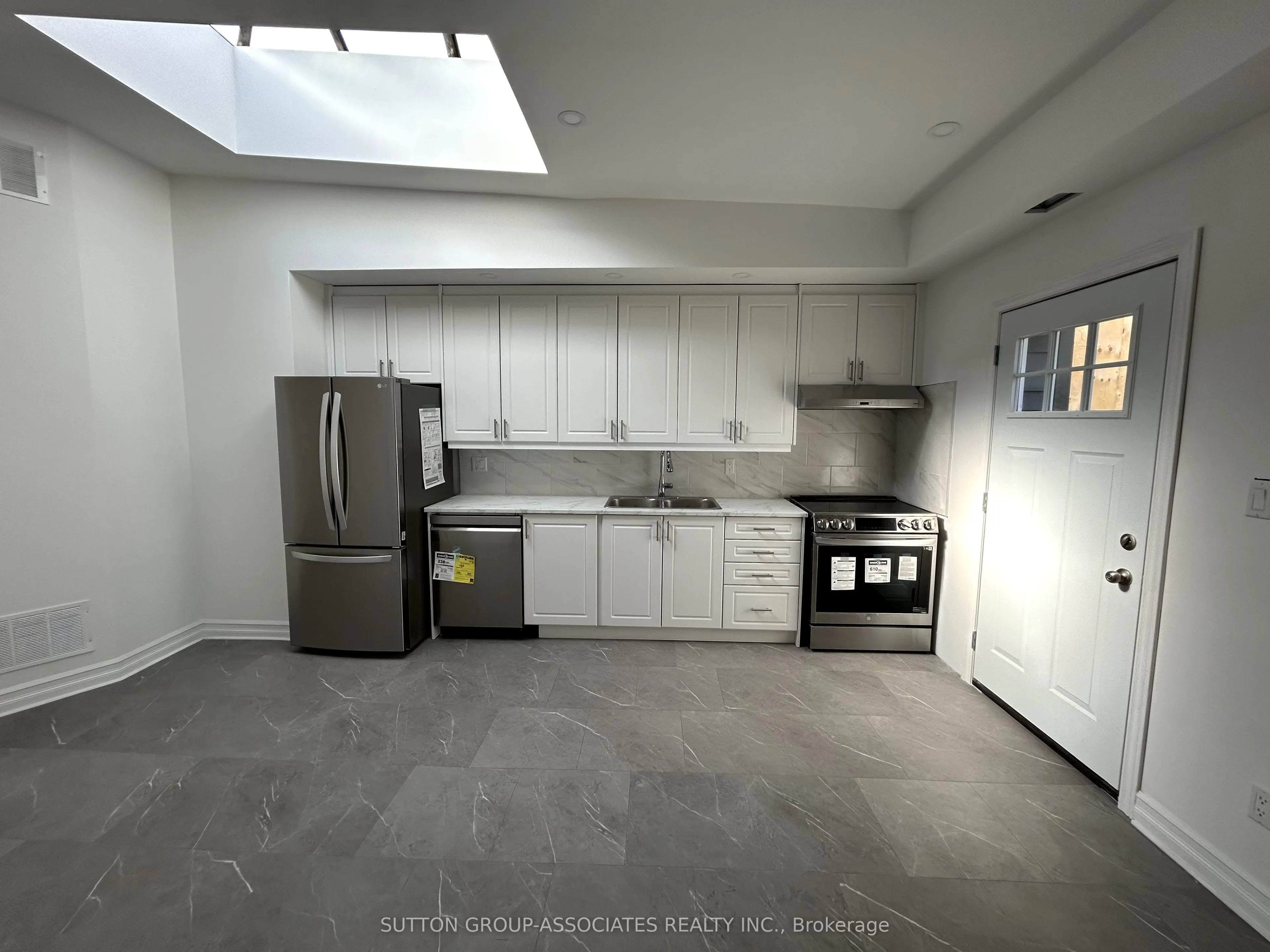 792 College Street, #3rd
