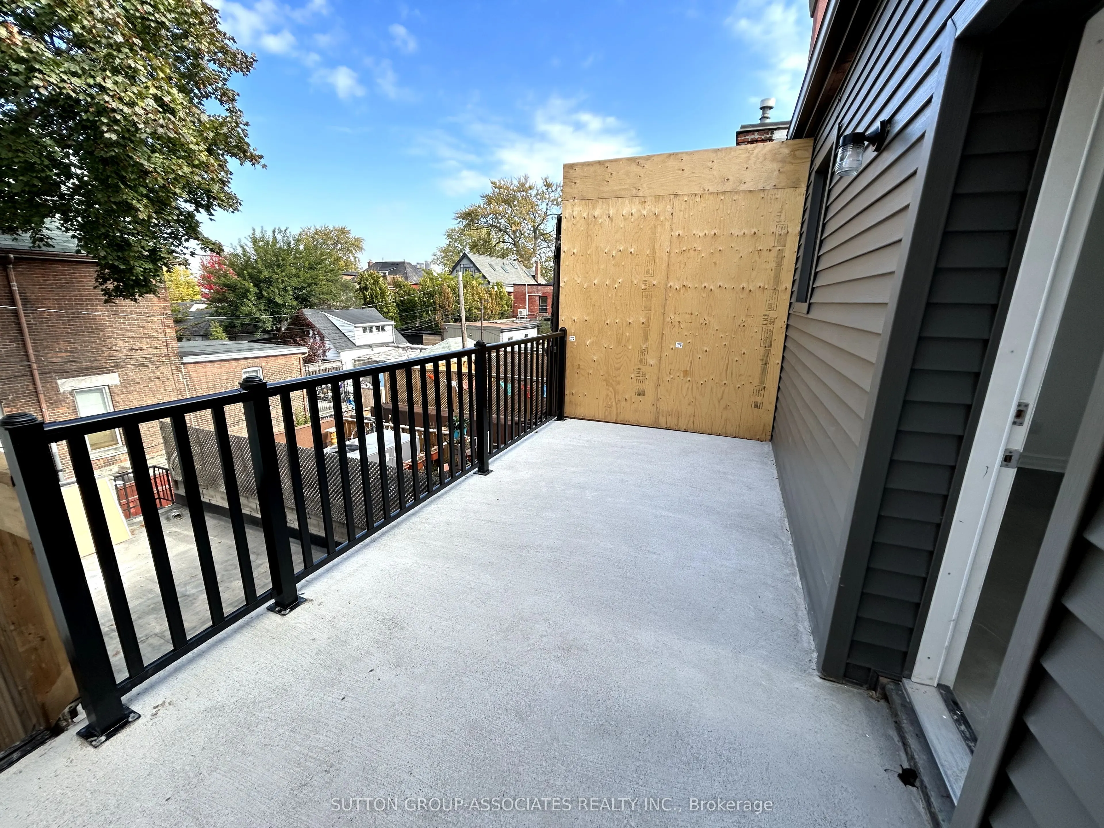 792 College Street, #3rd