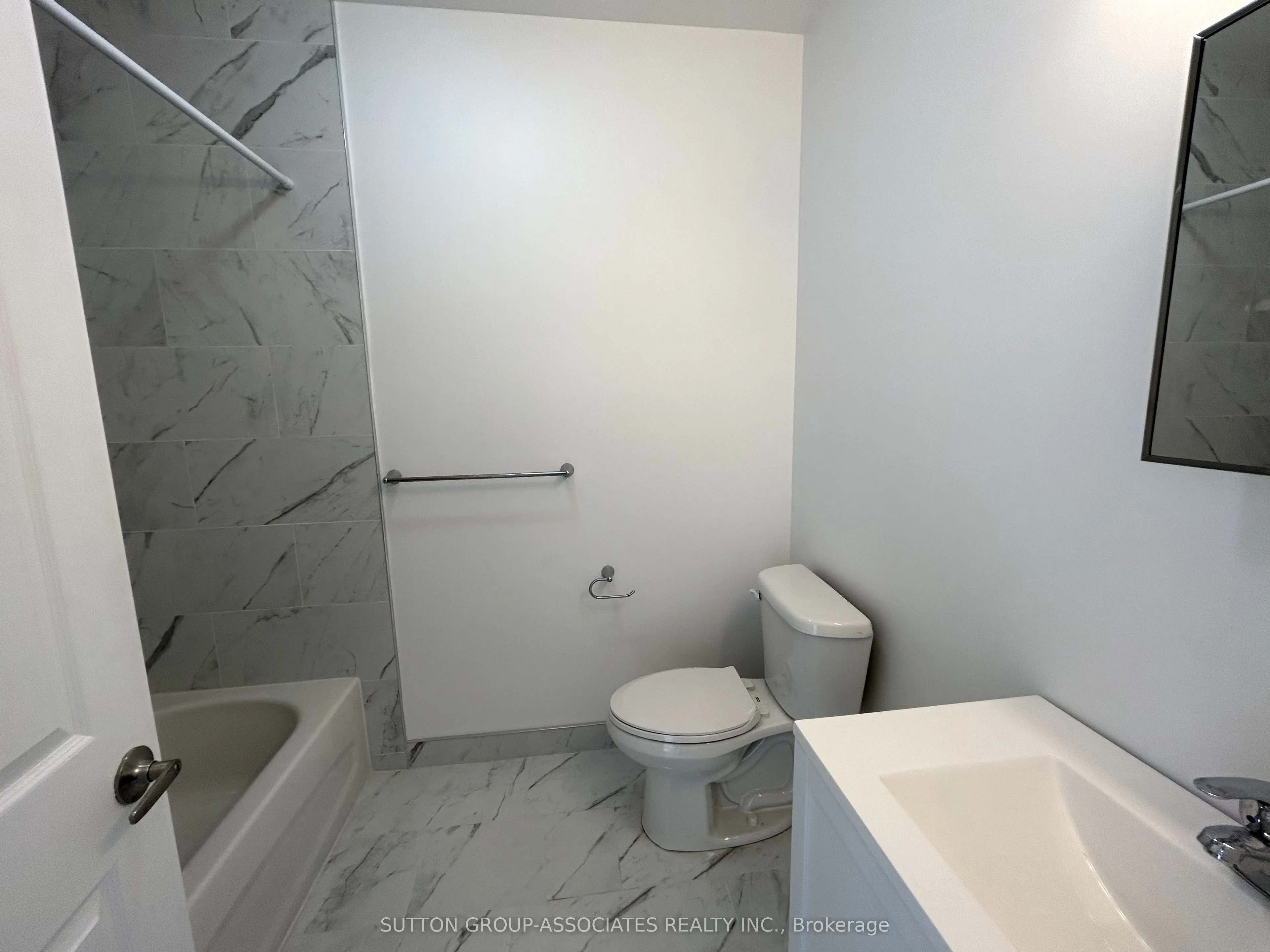 792 College Street, #3rd