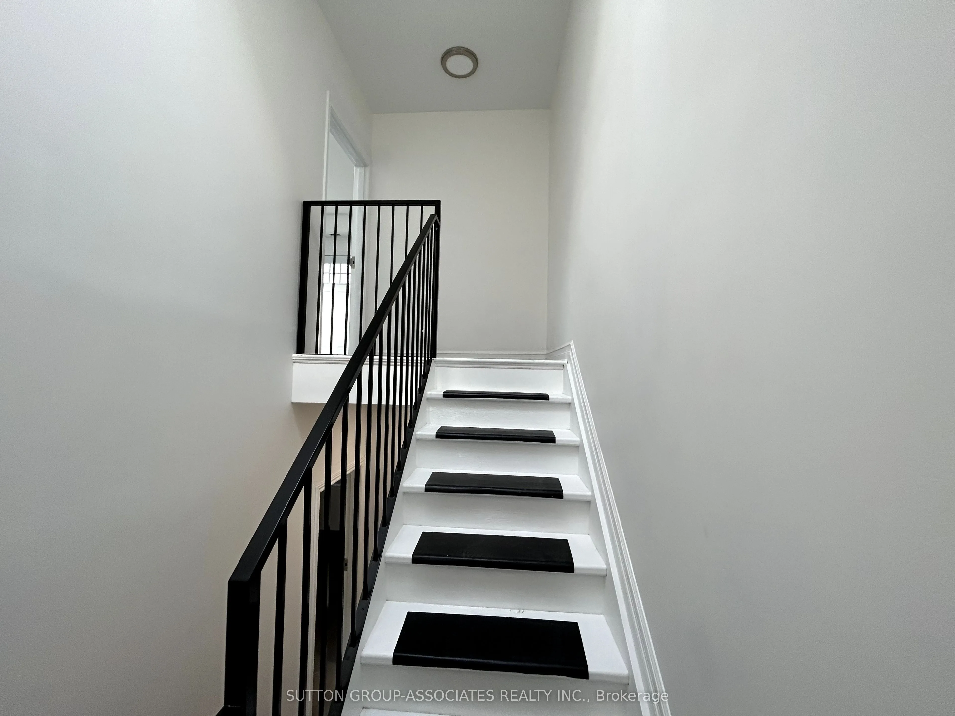 792 College Street, #3rd