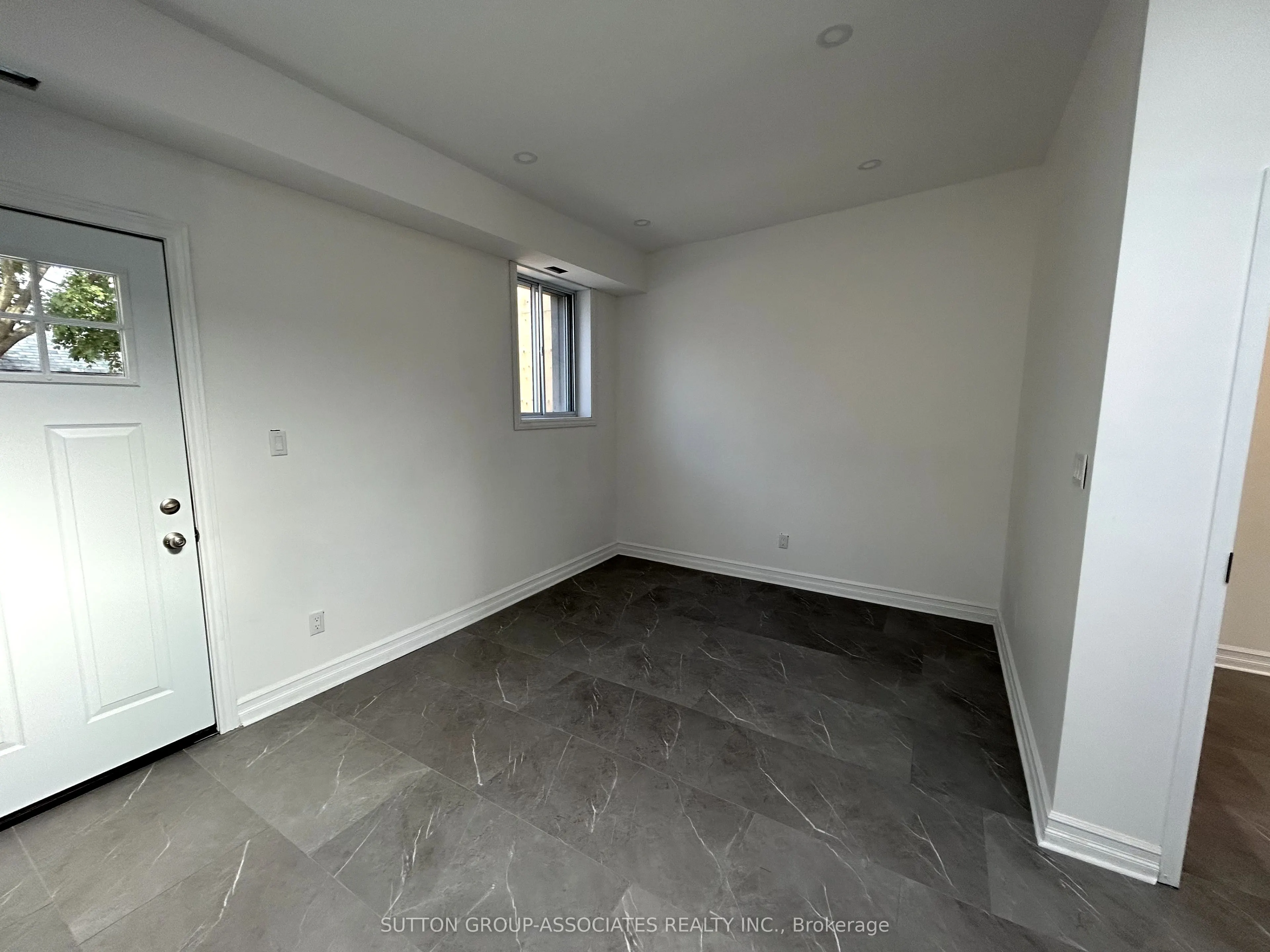 792 College Street, #3rd