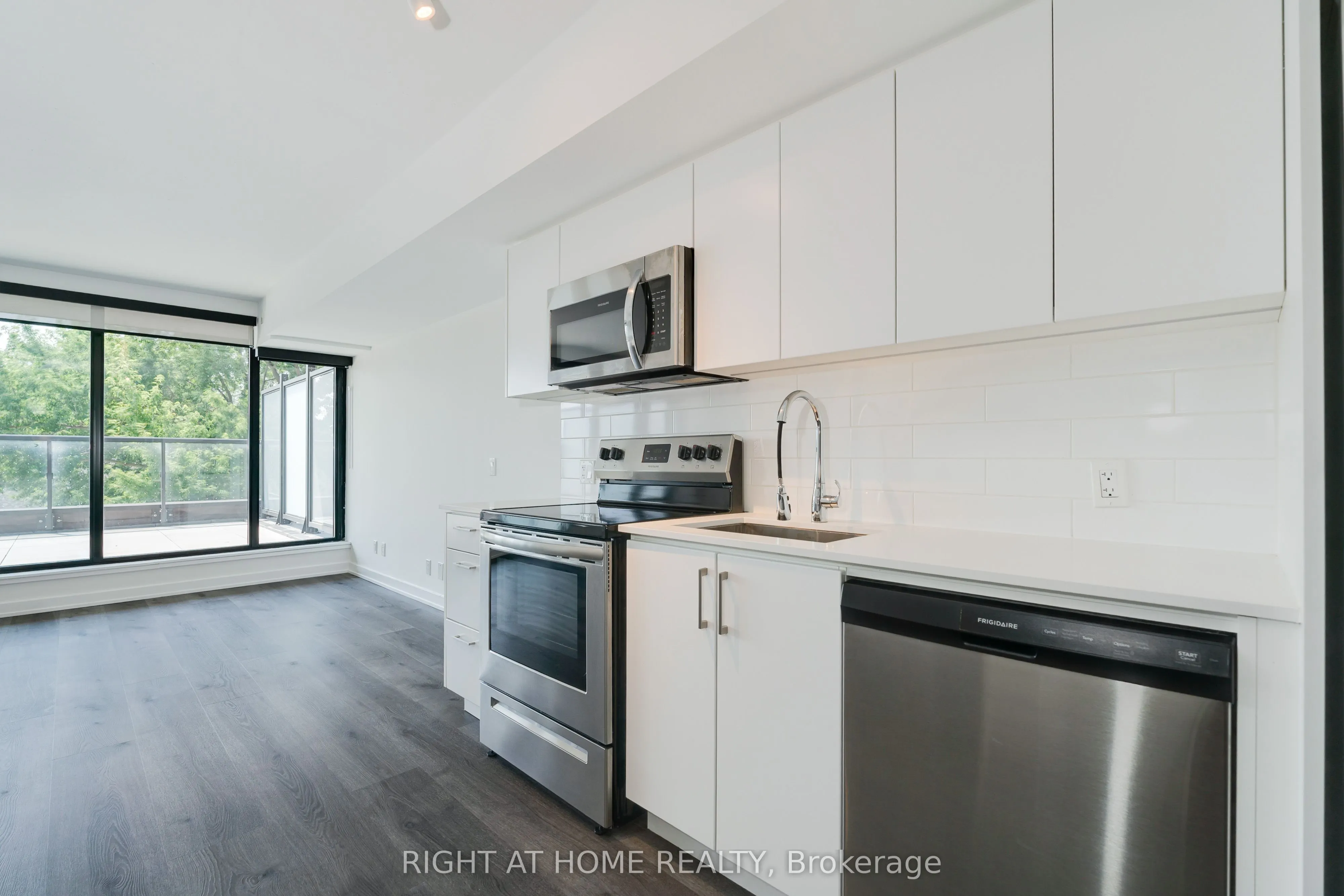 897 College Street W, #317