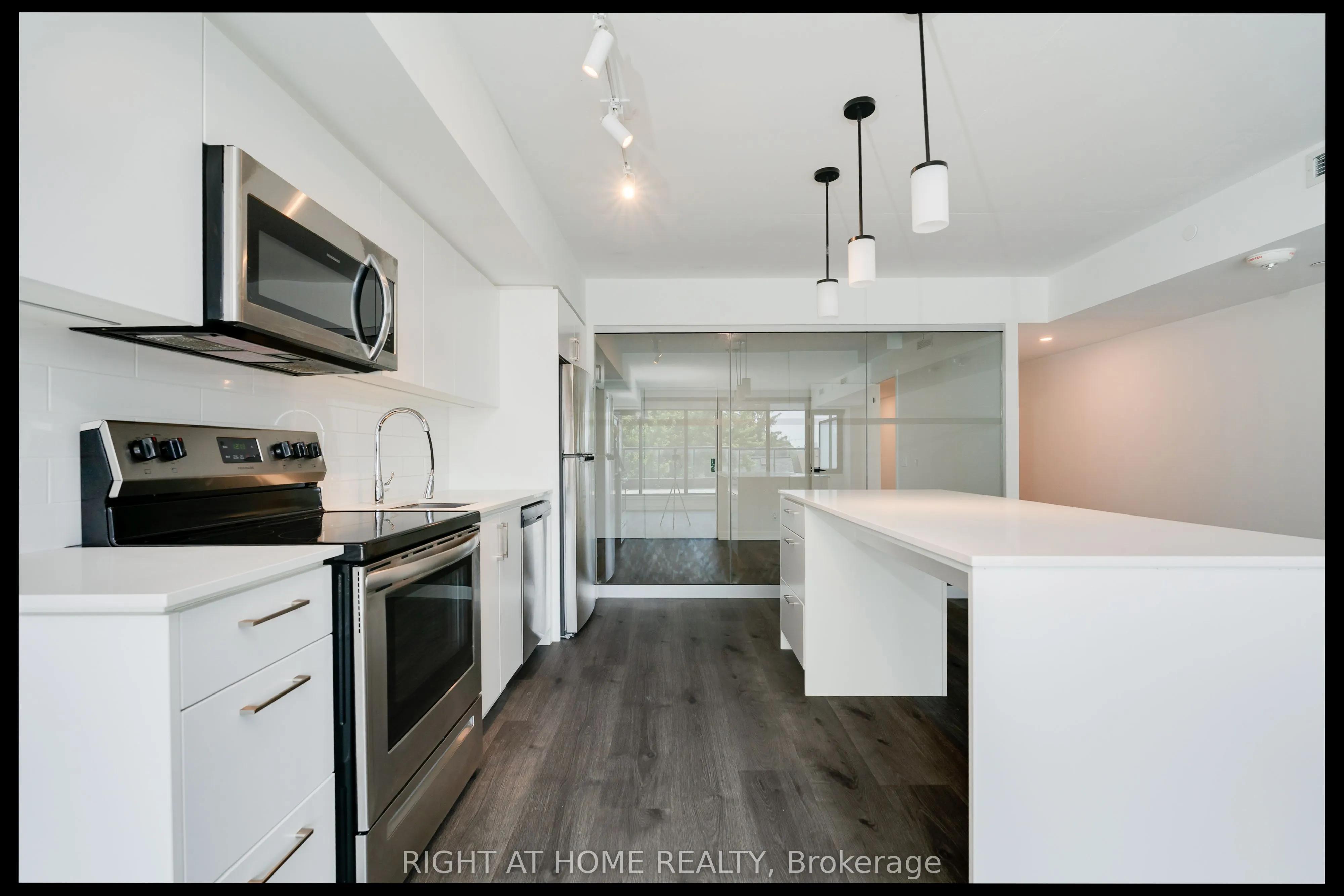 897 College Street W, #317