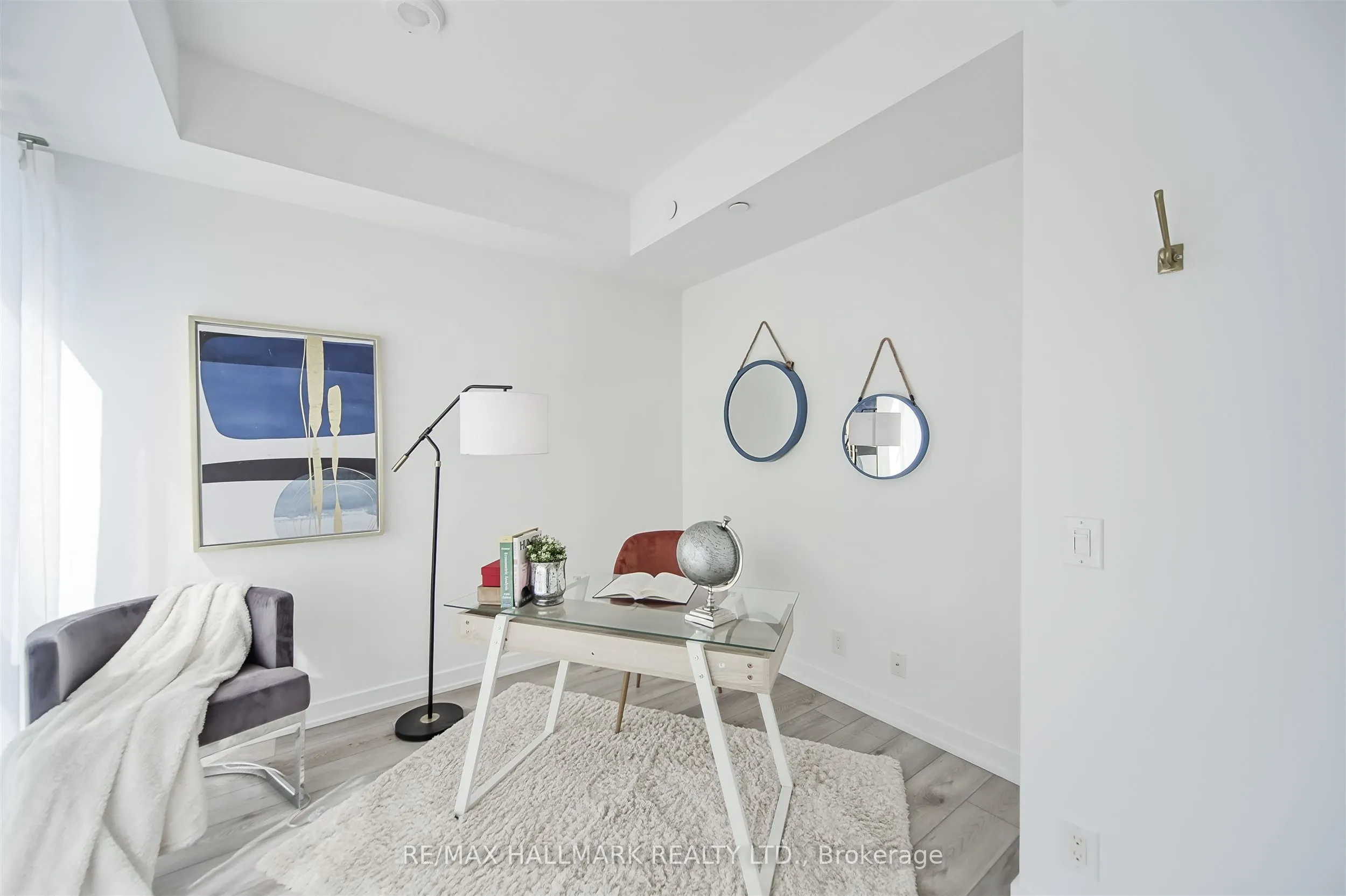 609 Avenue Road, #904