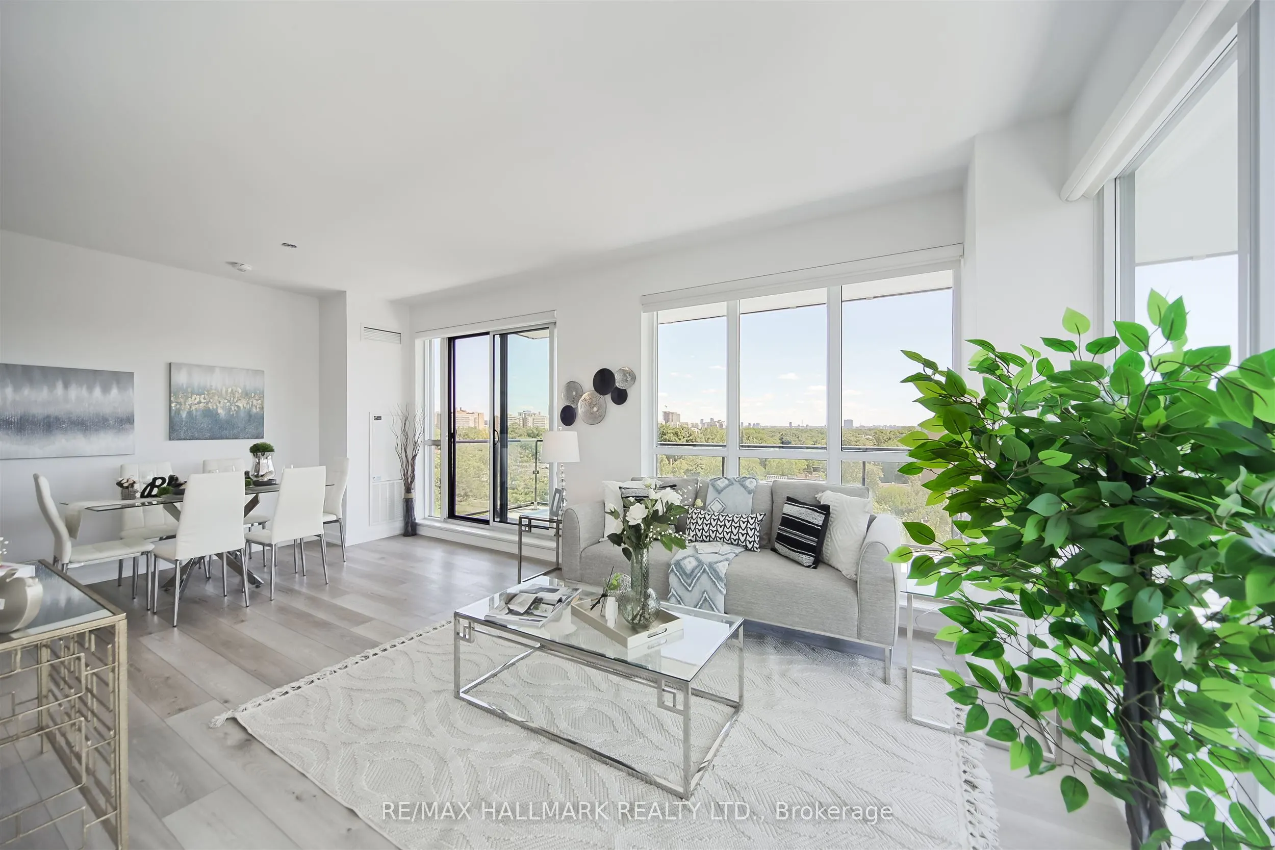 609 Avenue Road, #904