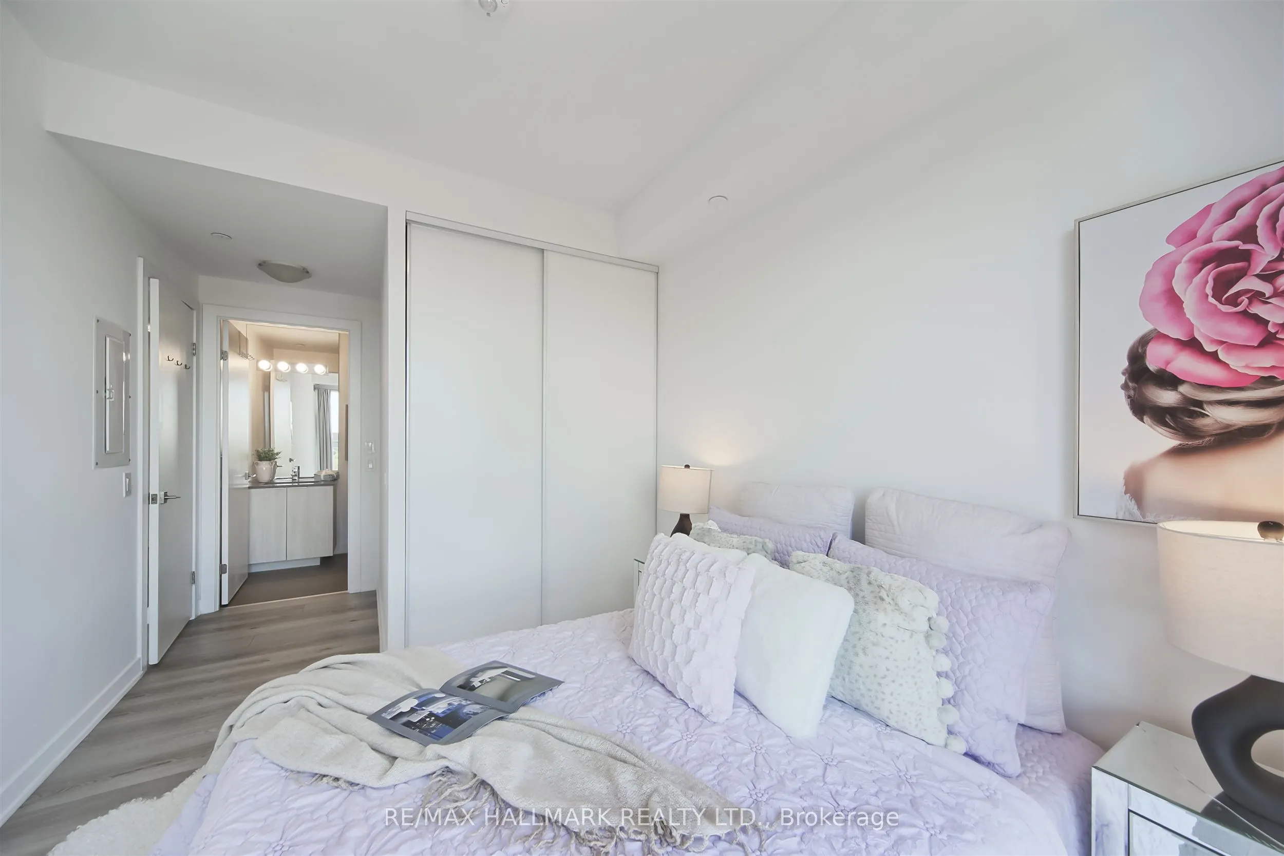 609 Avenue Road, #904