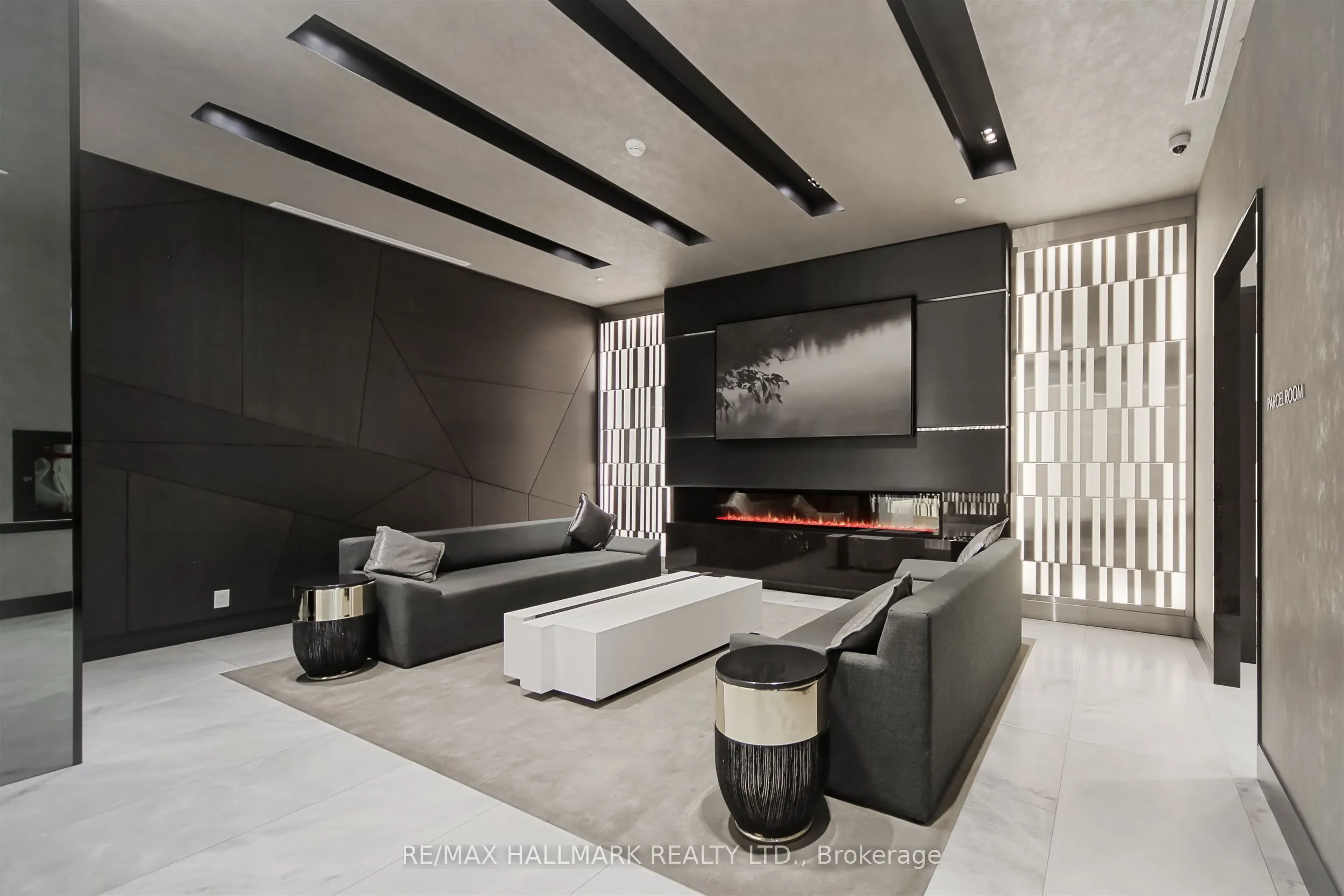 609 Avenue Road, #904