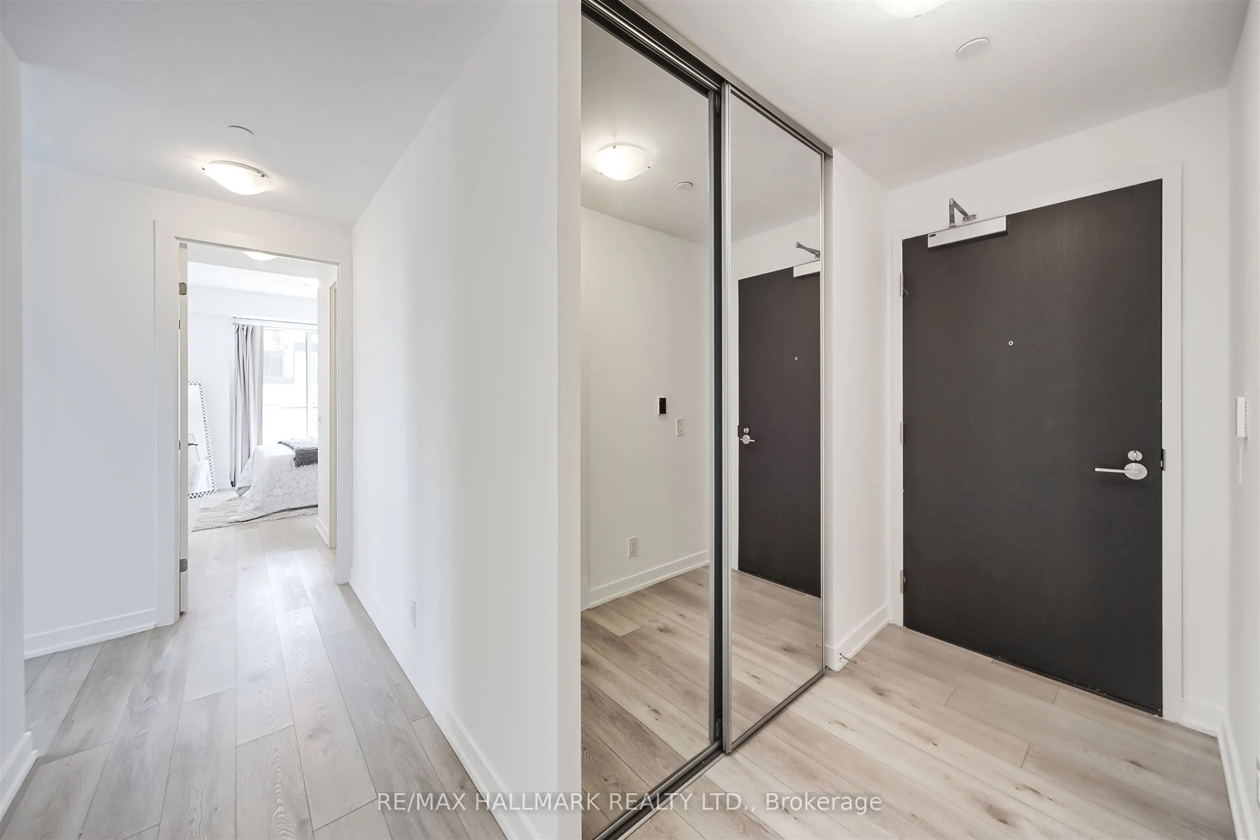 609 Avenue Road, #904