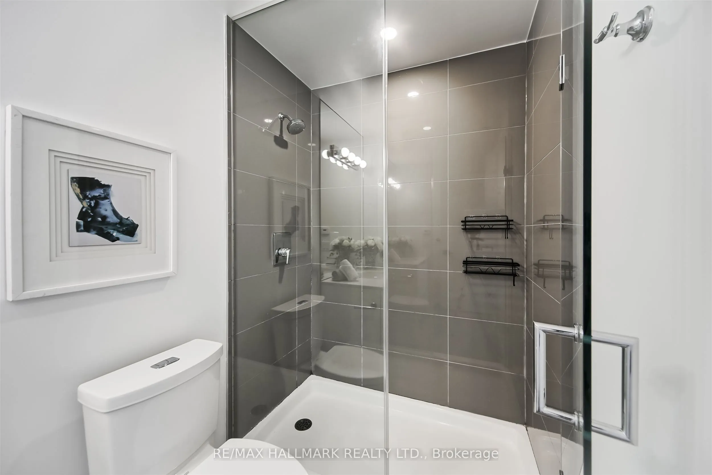609 Avenue Road, #904