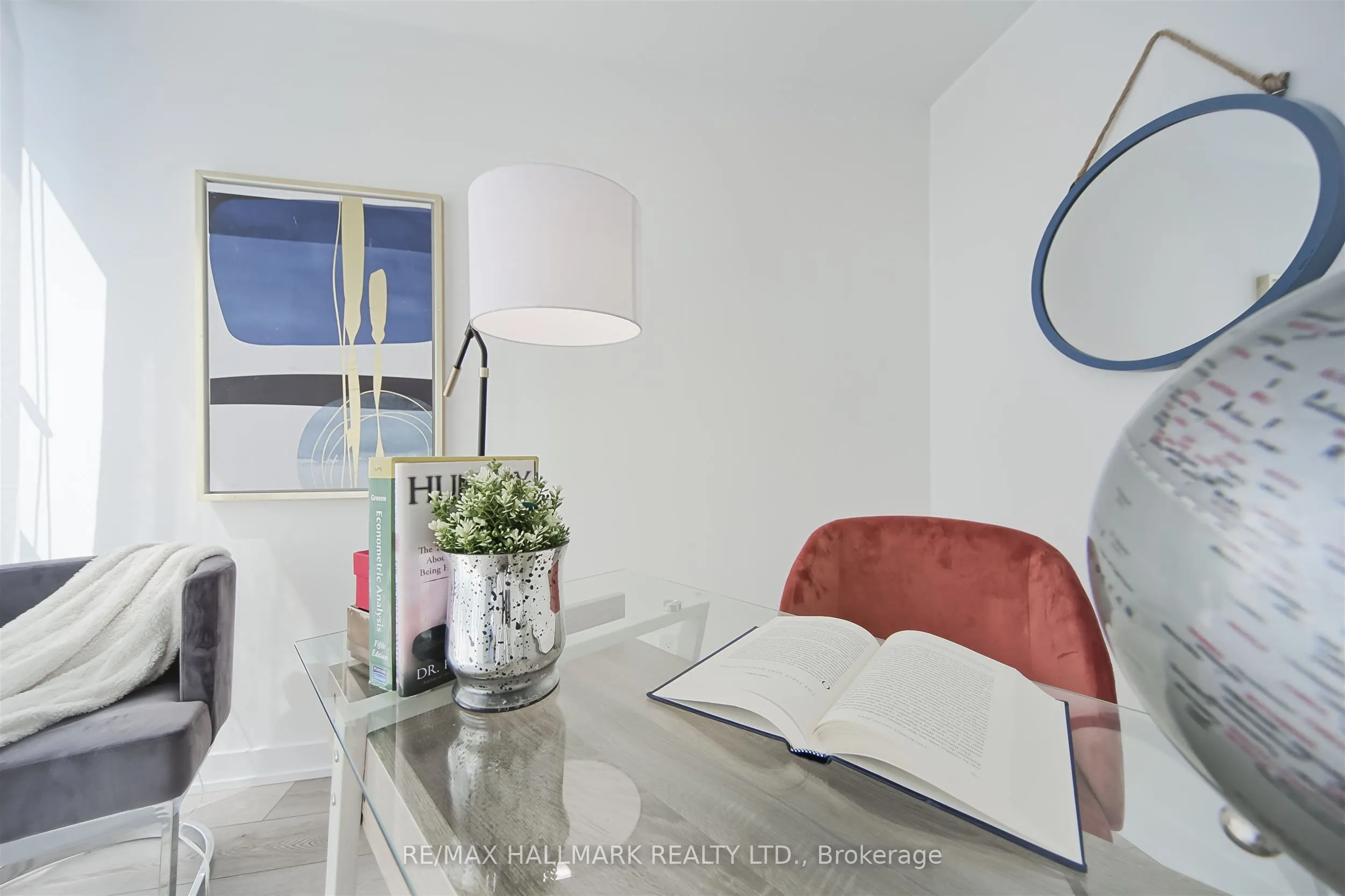 609 Avenue Road, #904