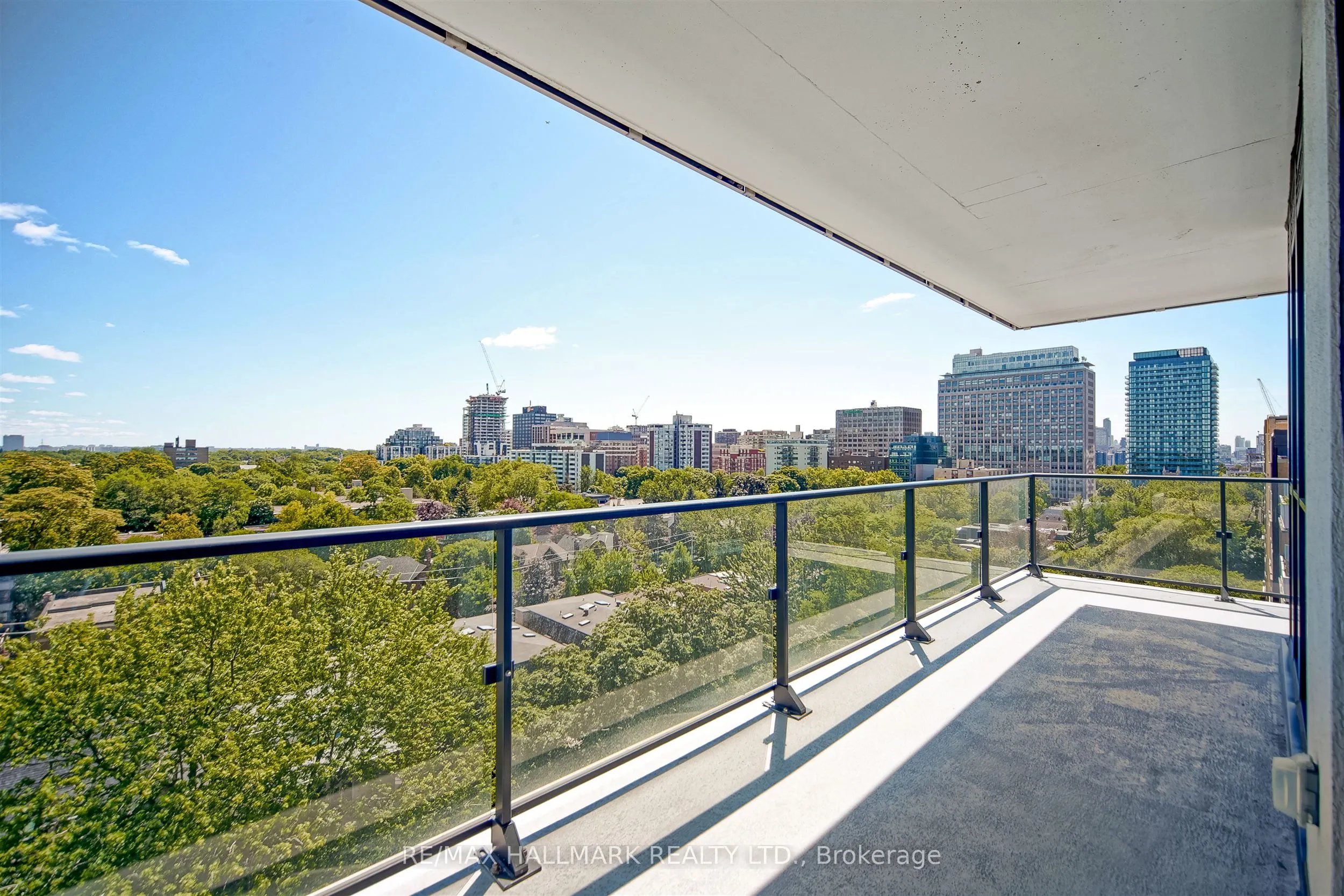 609 Avenue Road, #904