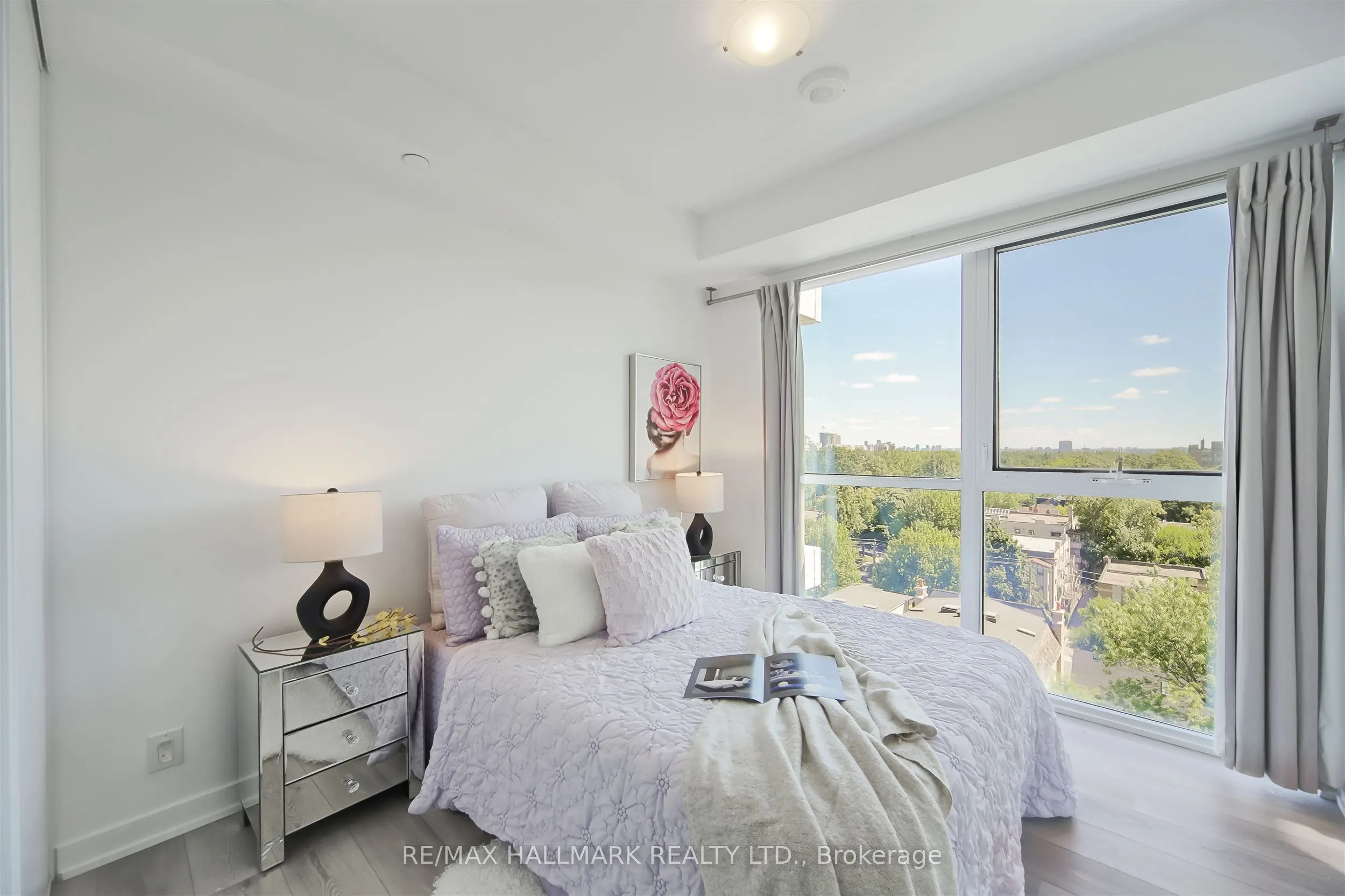 609 Avenue Road, #904