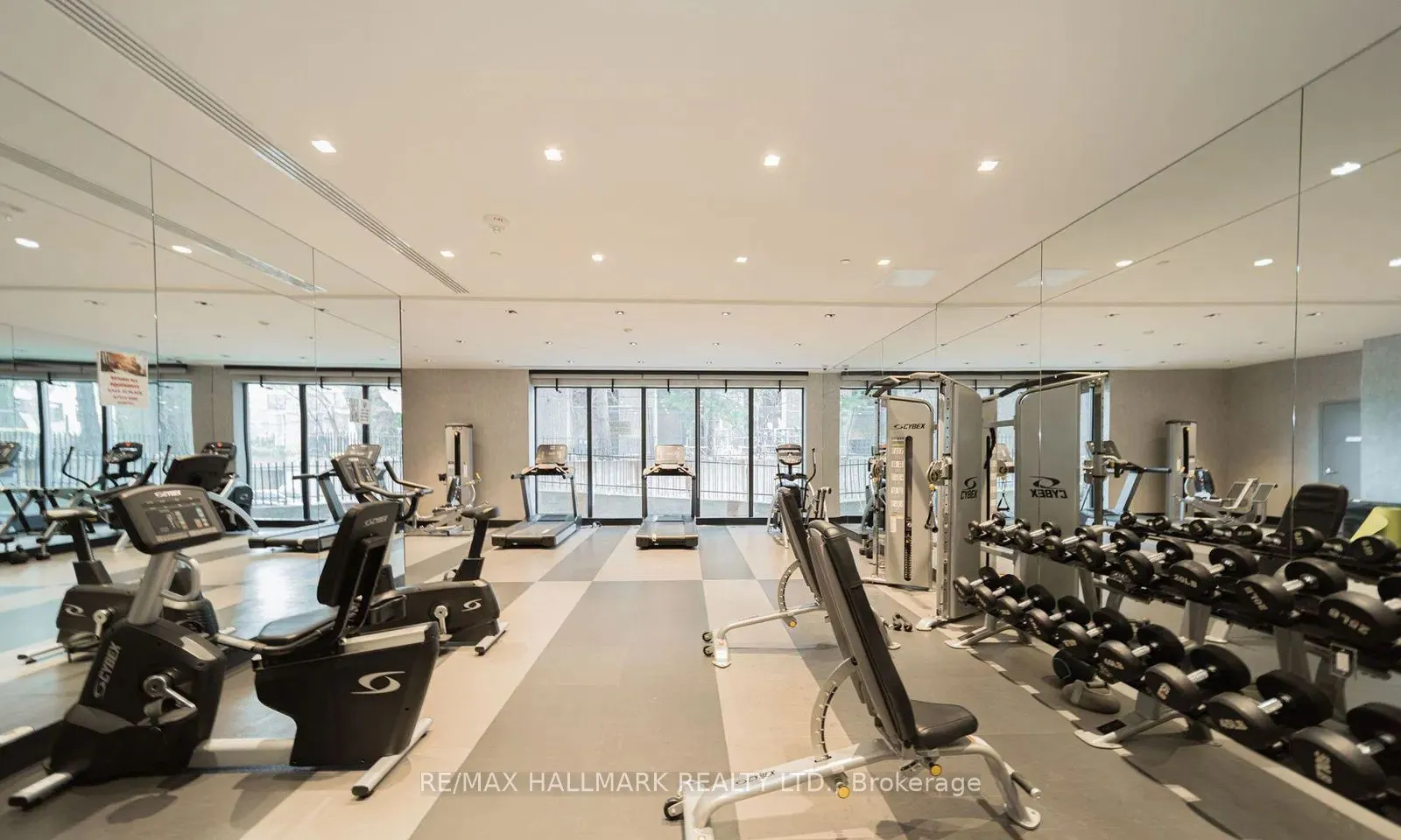 609 Avenue Road, #904