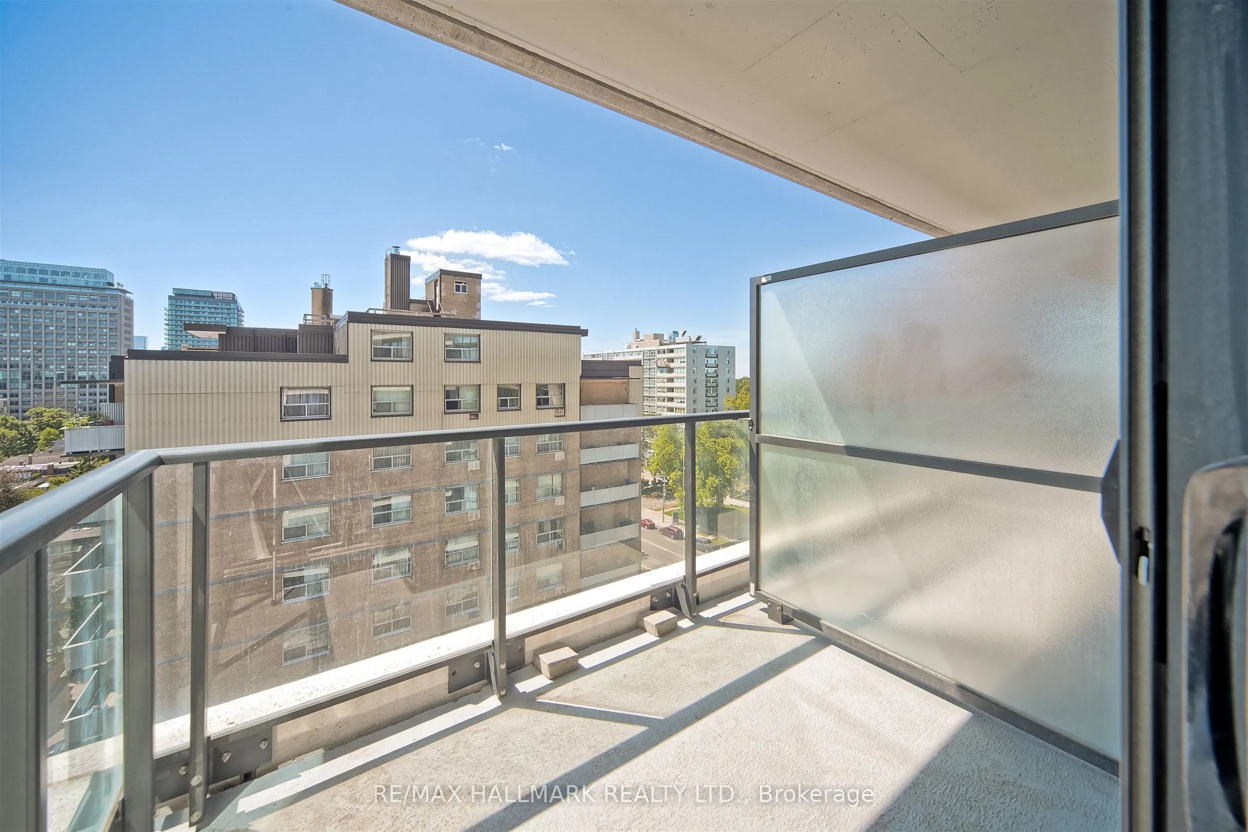 609 Avenue Road, #904