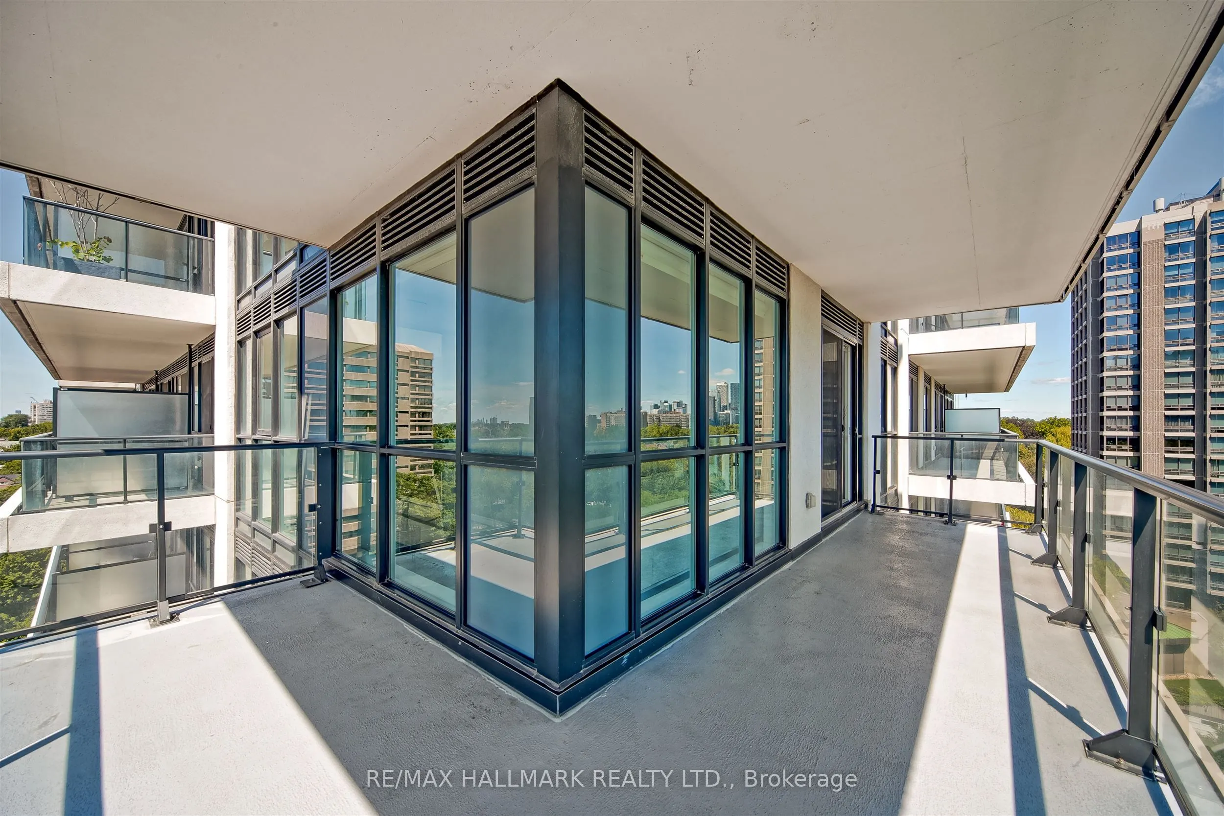 609 Avenue Road, #904