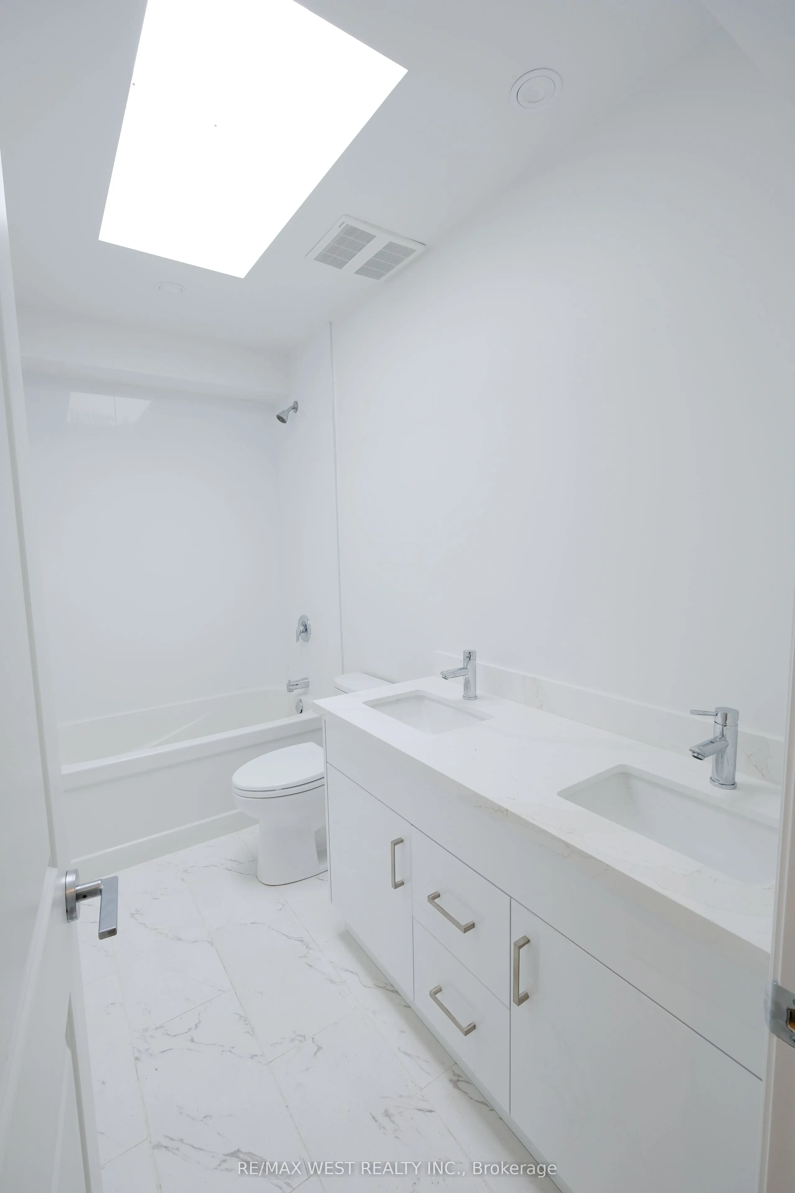 325 Oakwood Avenue, #2nd Floor