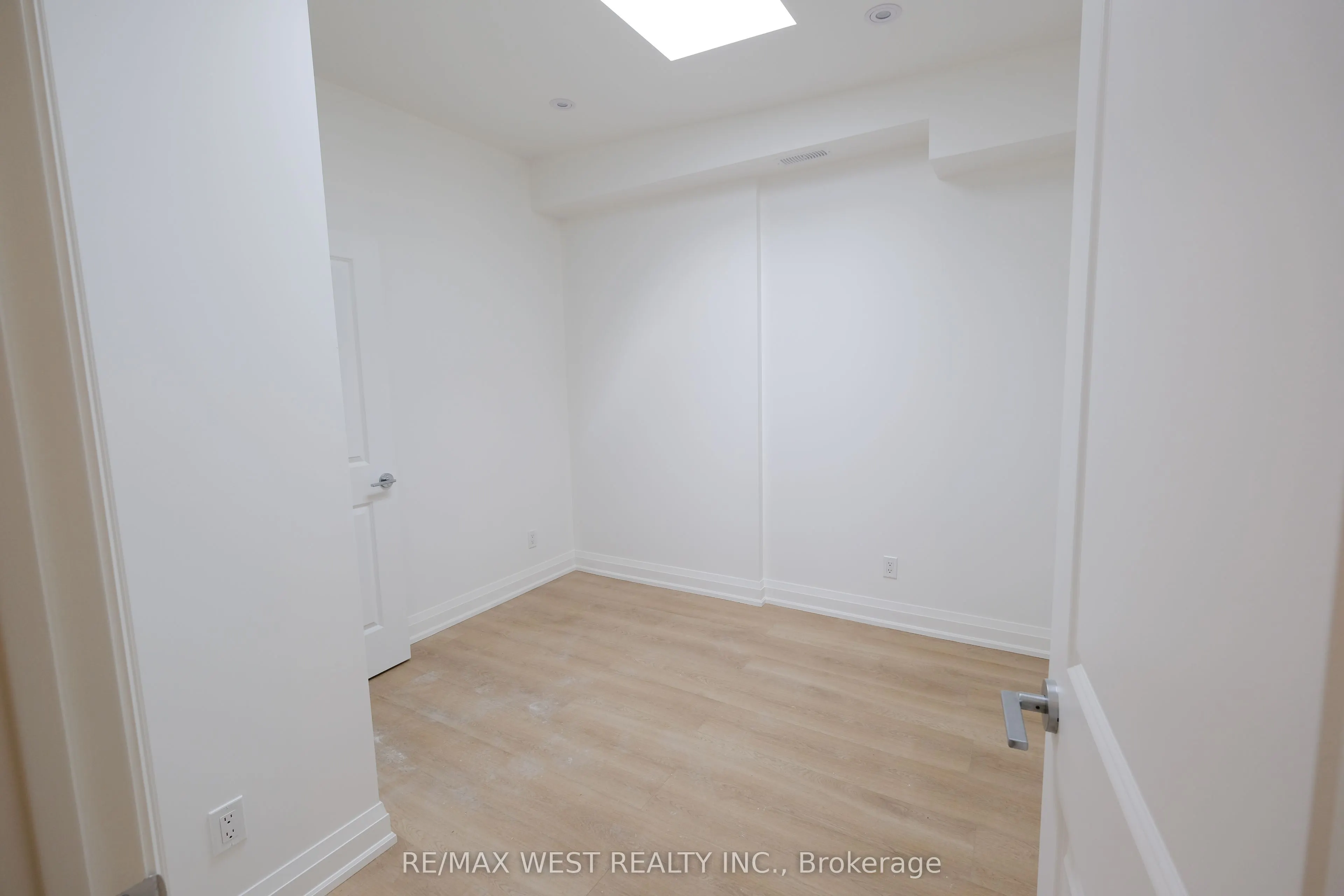 325 Oakwood Avenue, #2nd Floor