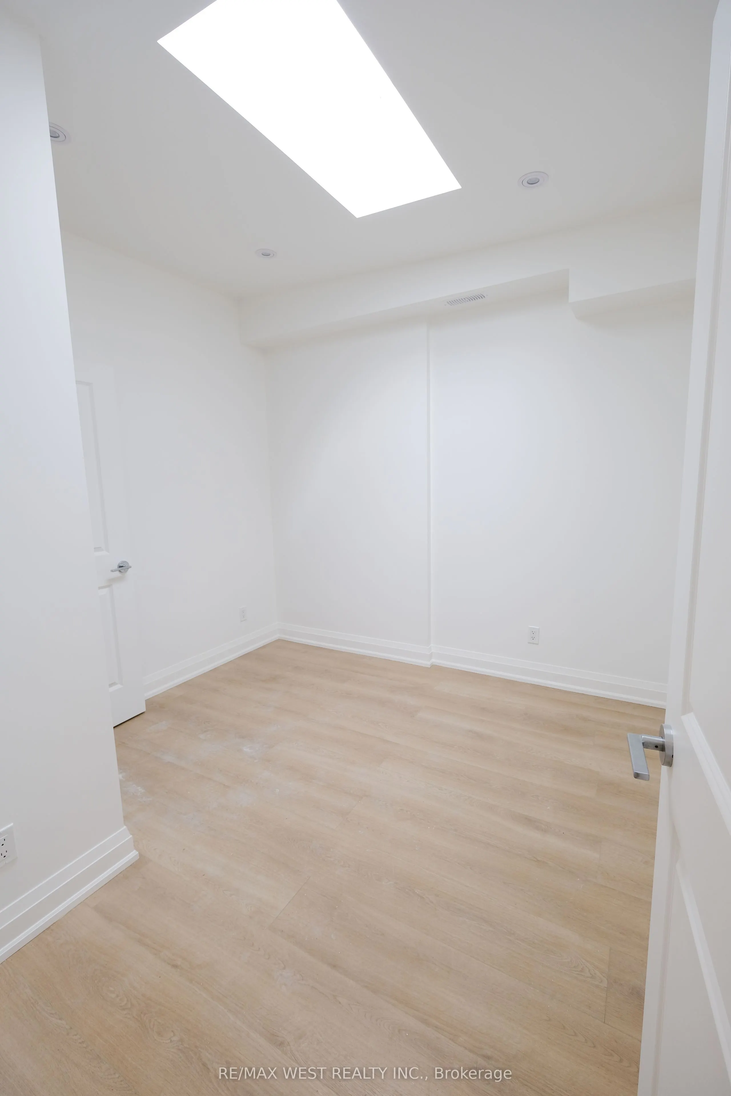 325 Oakwood Avenue, #2nd Floor