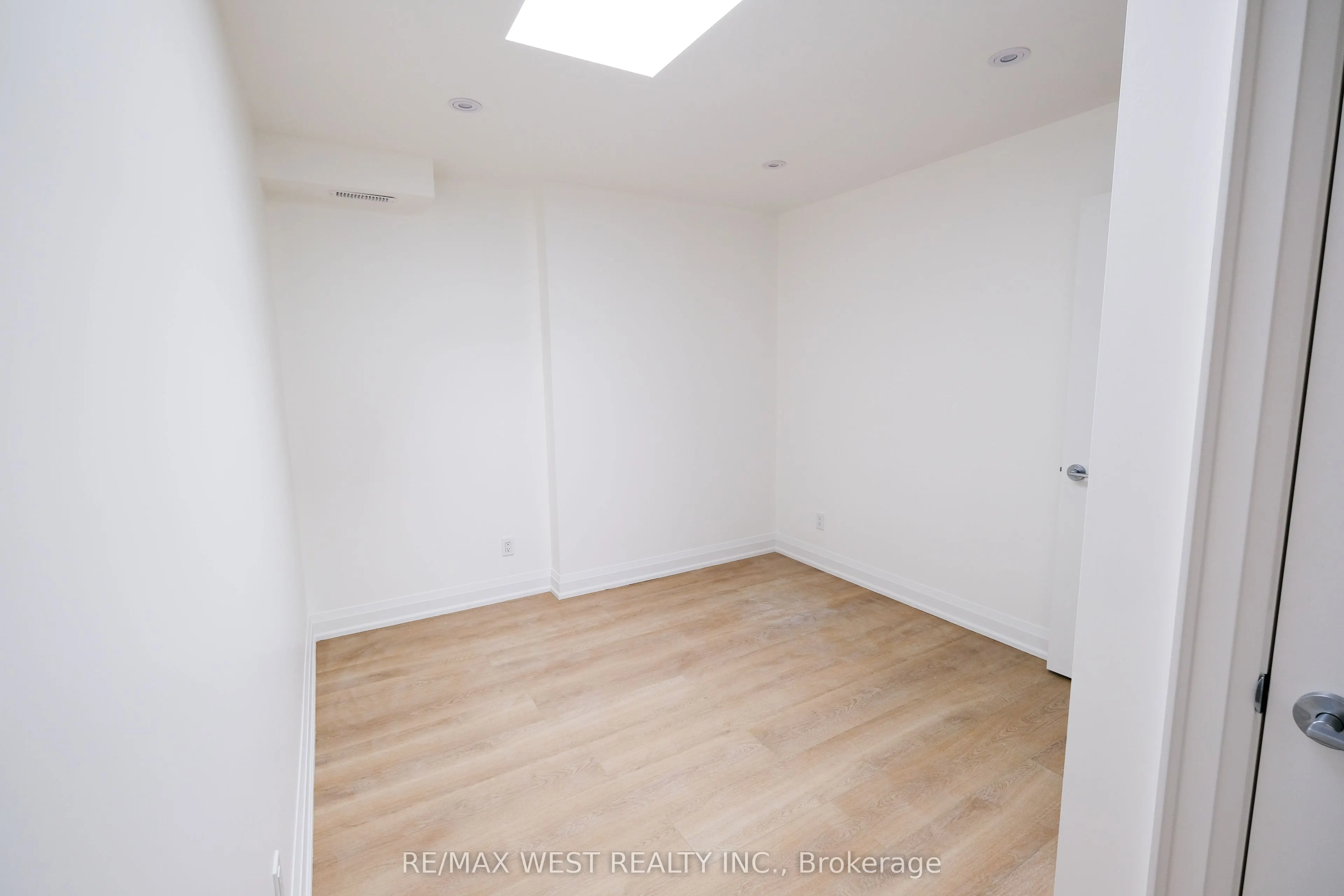 325 Oakwood Avenue, #2nd Floor