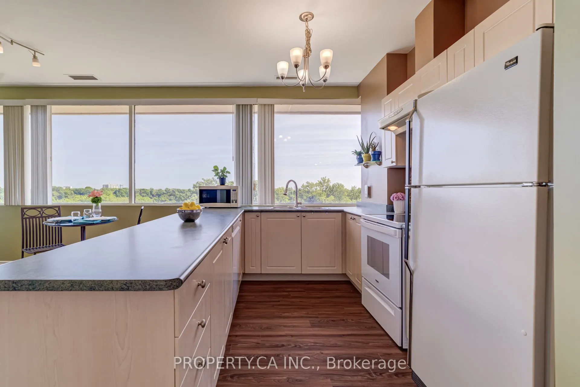 10 Gateway Boulevard, #512