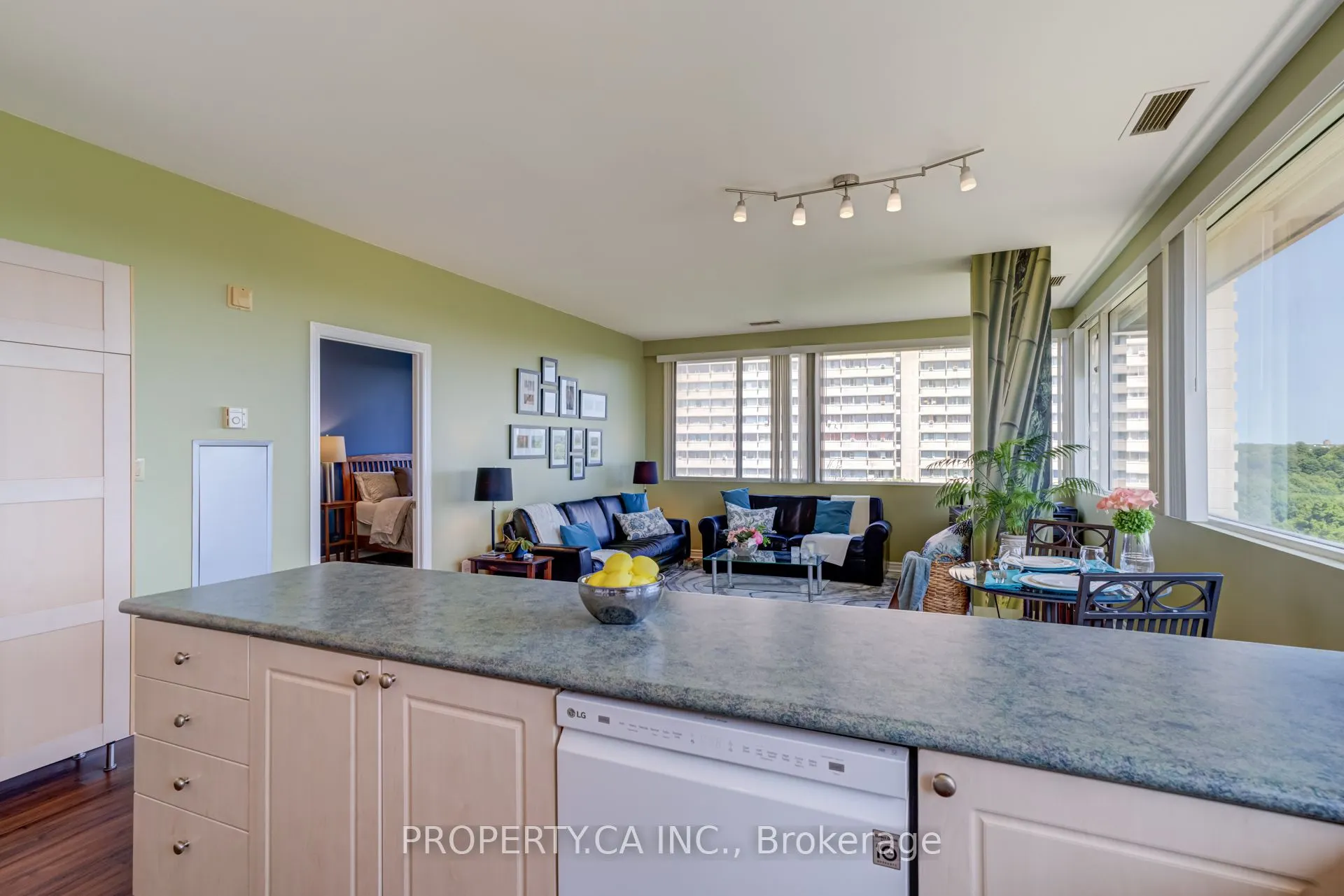 10 Gateway Boulevard, #512