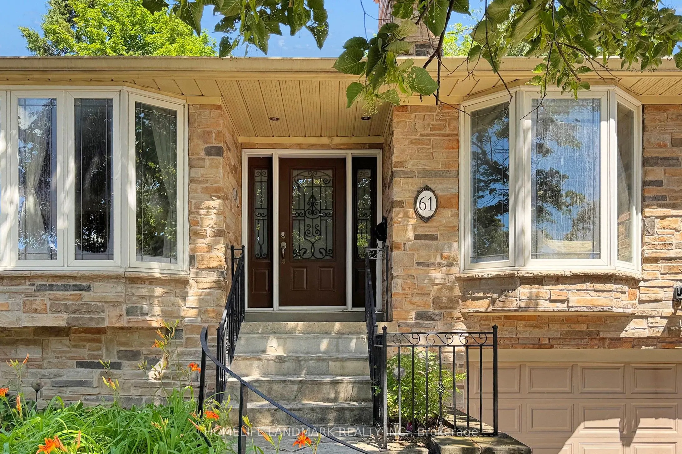 61 Whittaker Crescent
