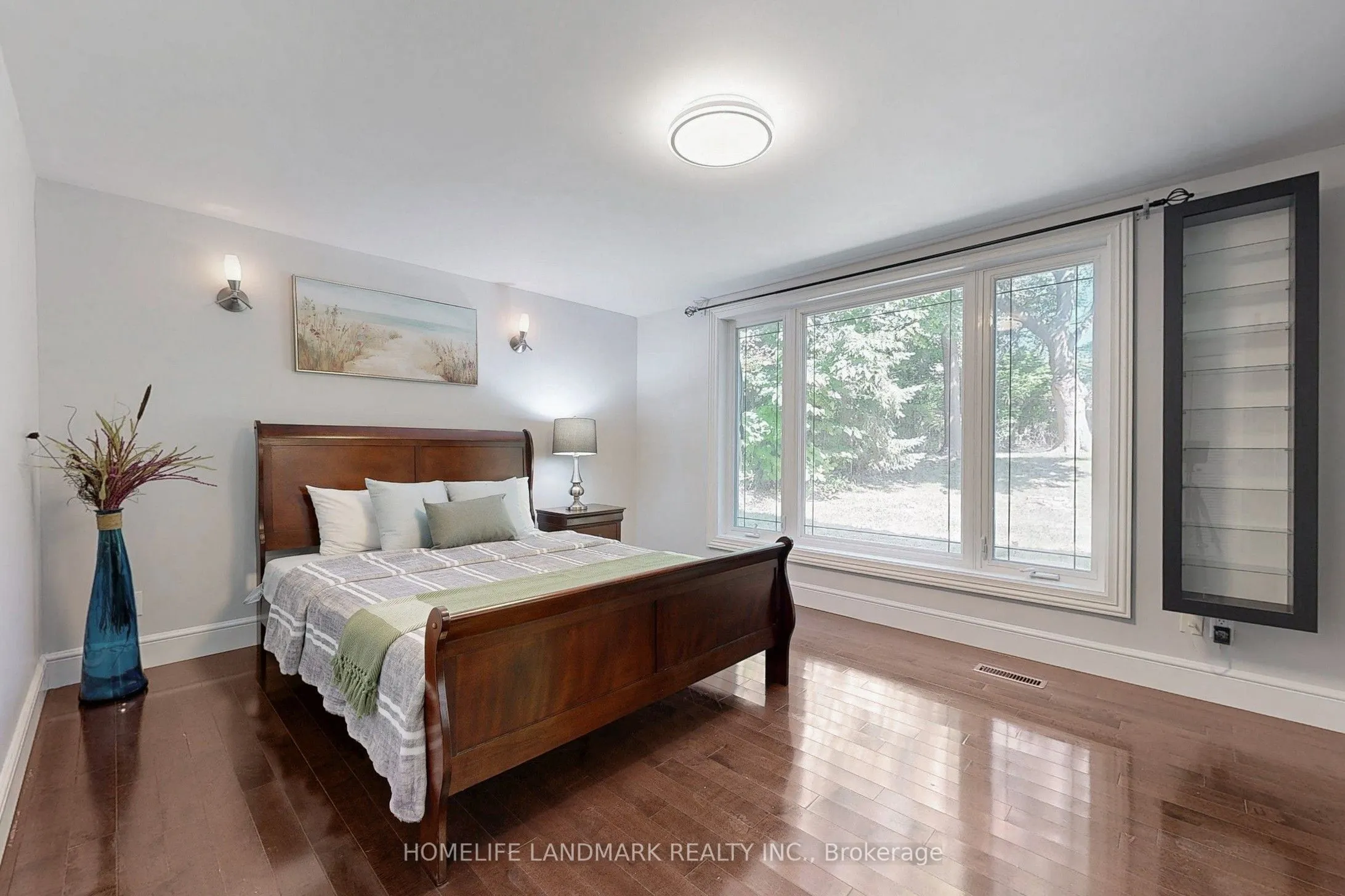 61 Whittaker Crescent