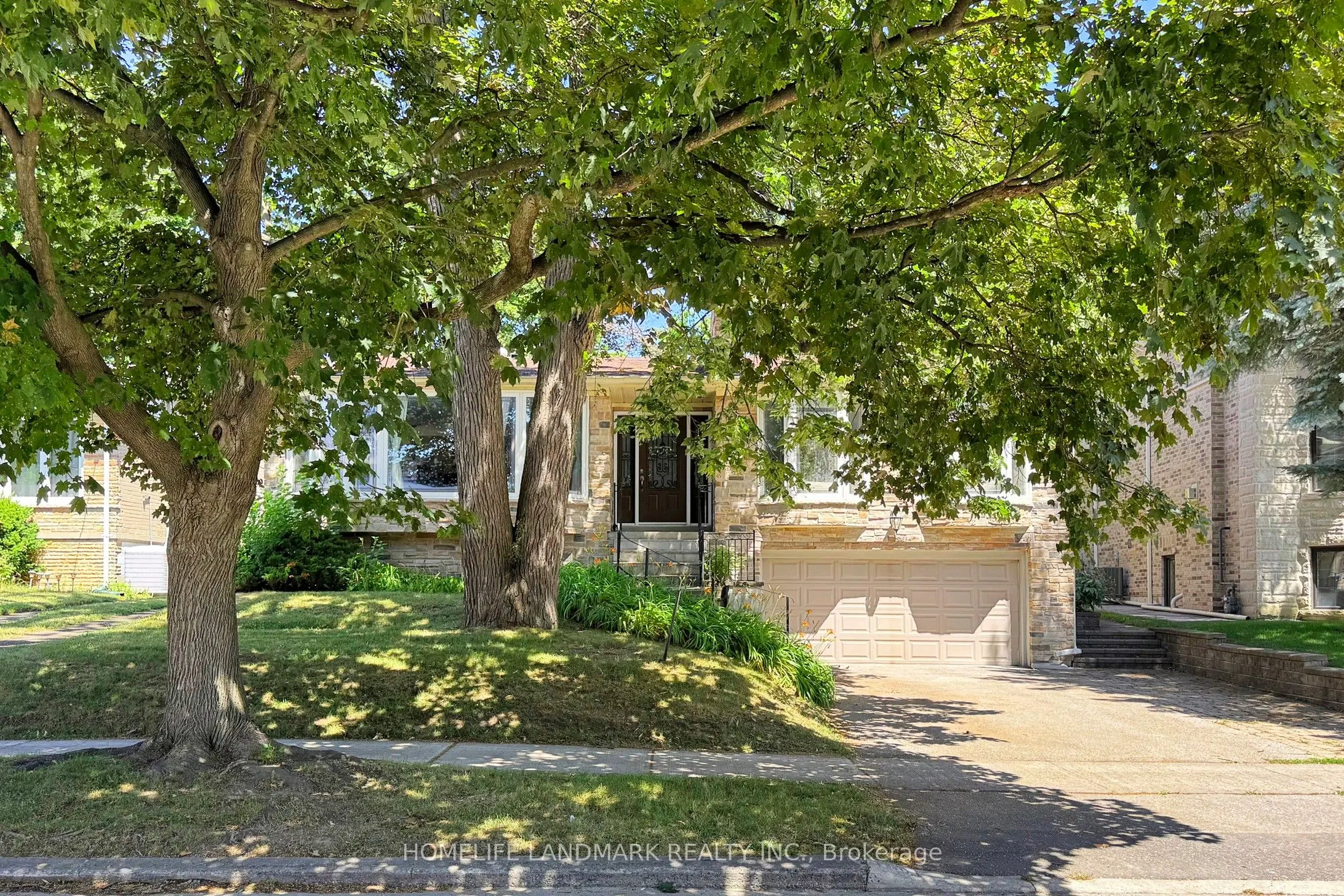 61 Whittaker Crescent