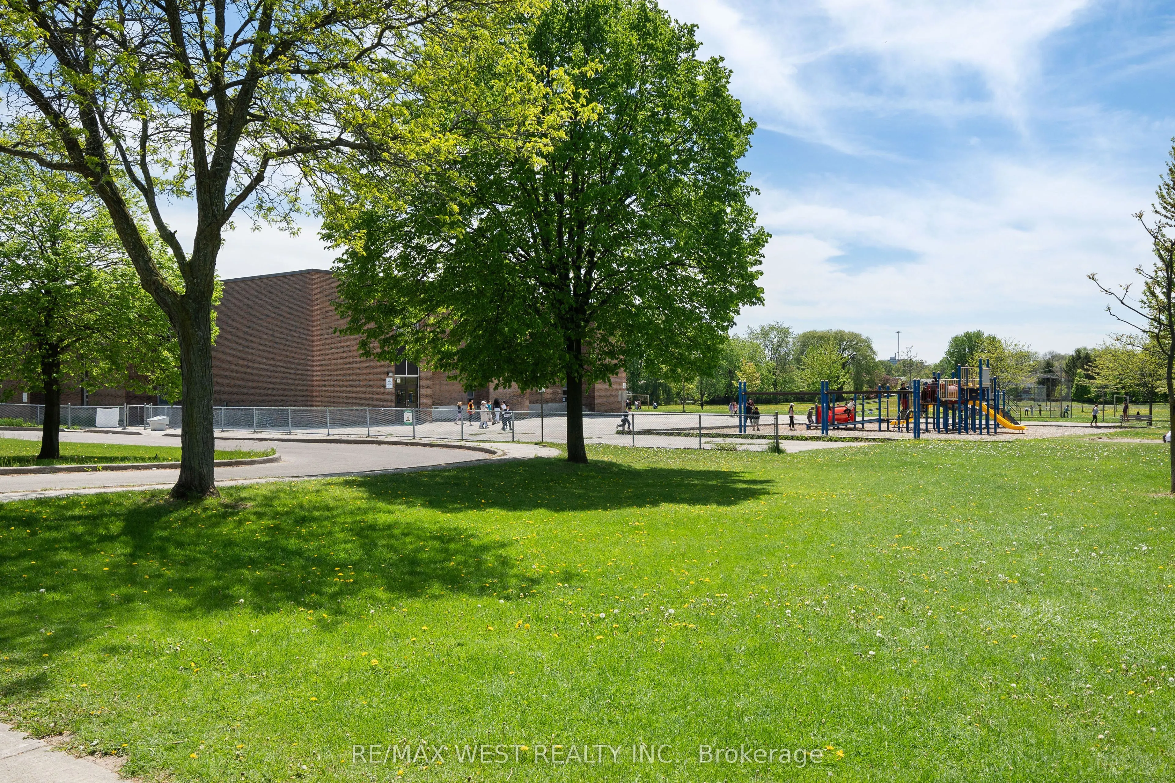 165 Cherokee Boulevard N, #236