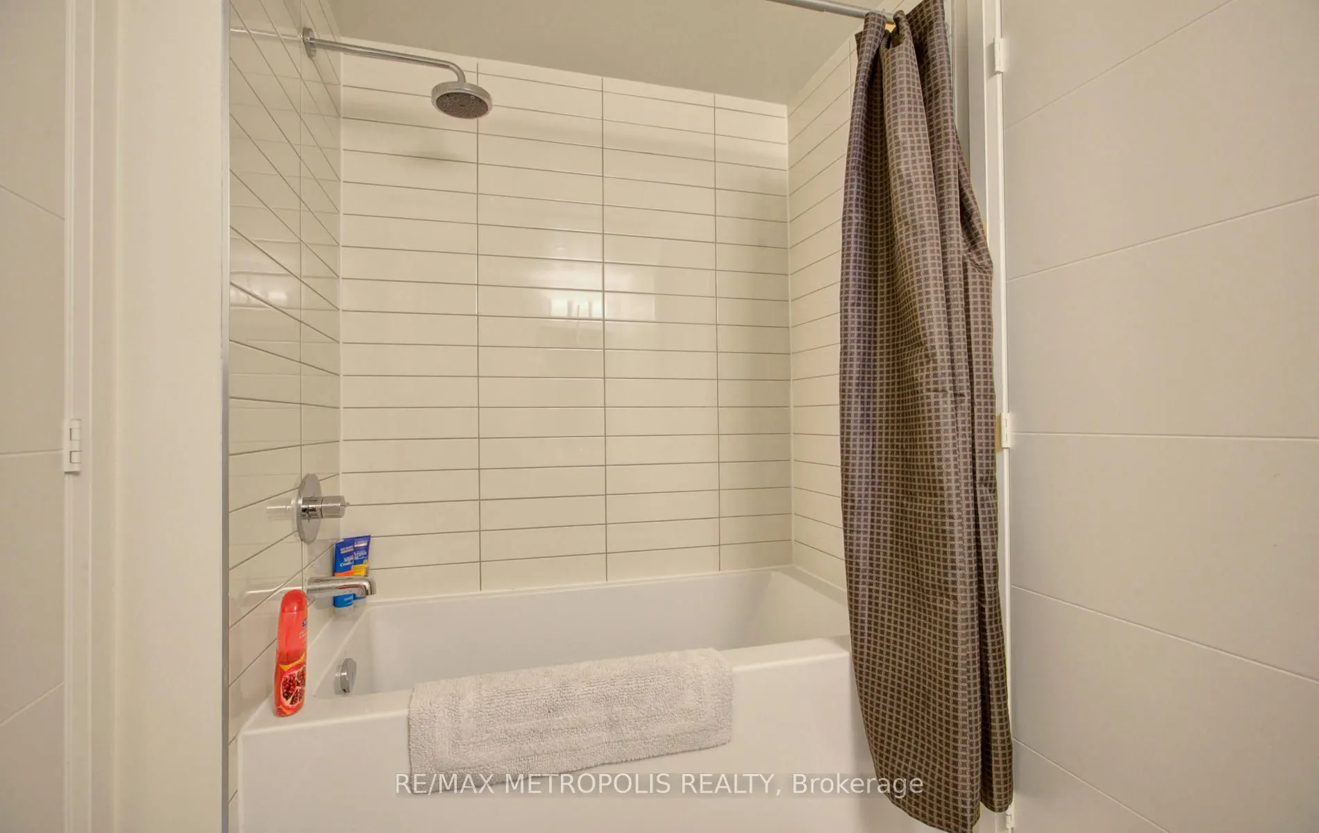 460 Adelaide Street E, #2015