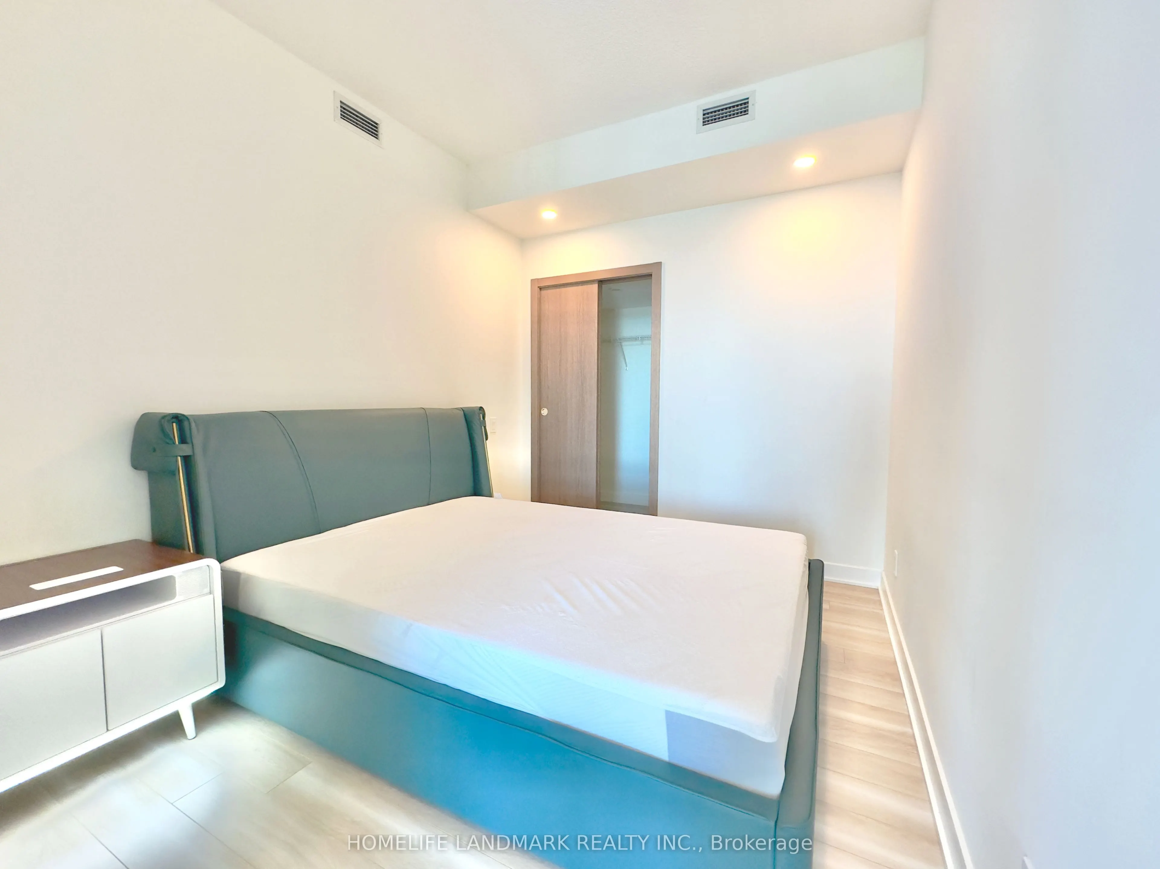 17 Bathurst Street, #4016