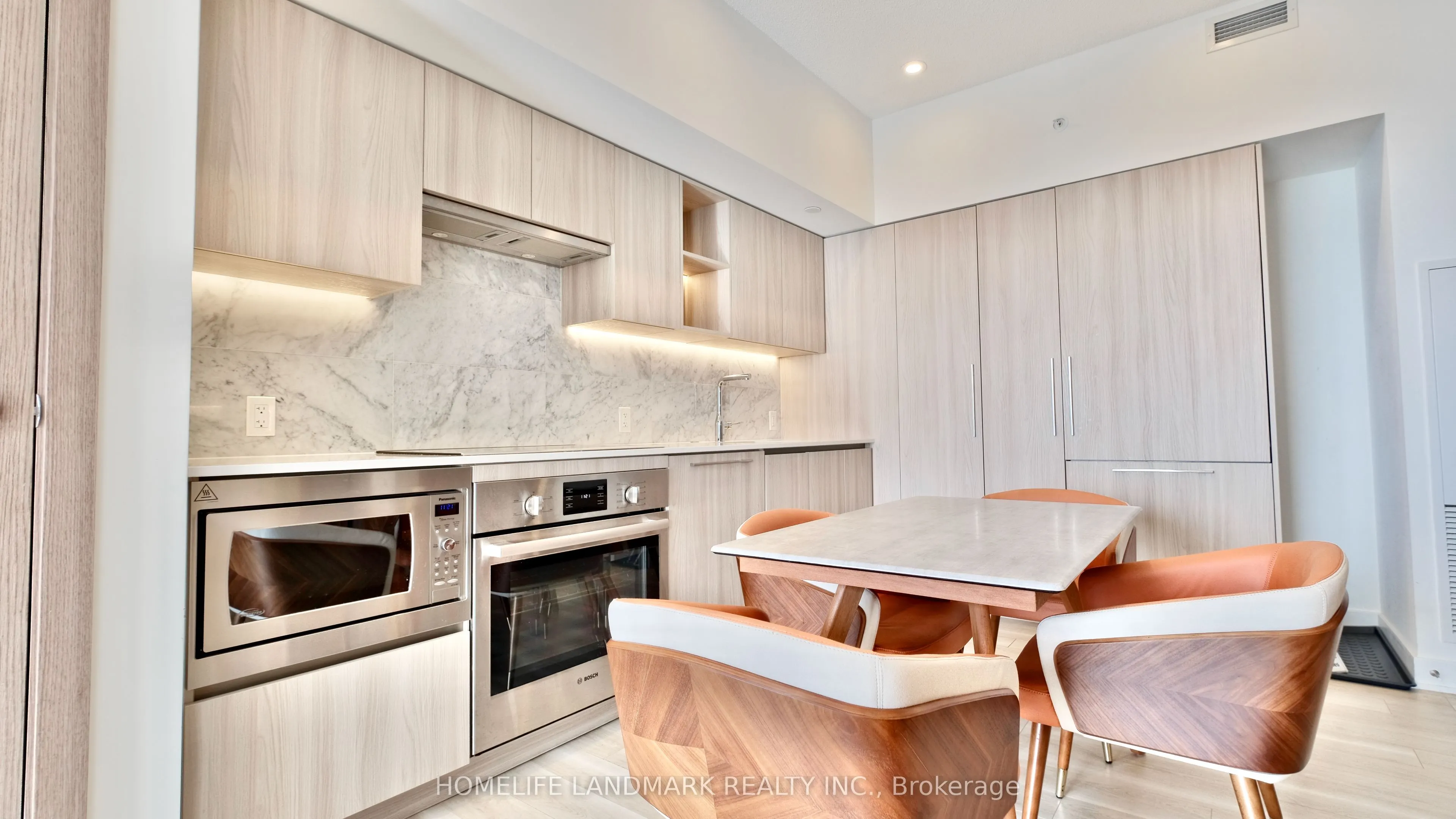17 Bathurst Street, #4016